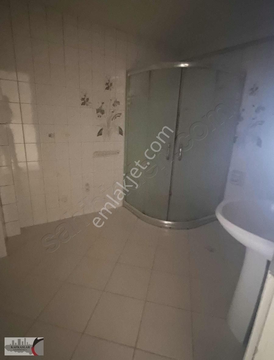 Tepebaşı Yenibağlar Kiralık Daire Kafkaslar Gayrimenkulden Üniversite Caddesinde 3+1 Daire