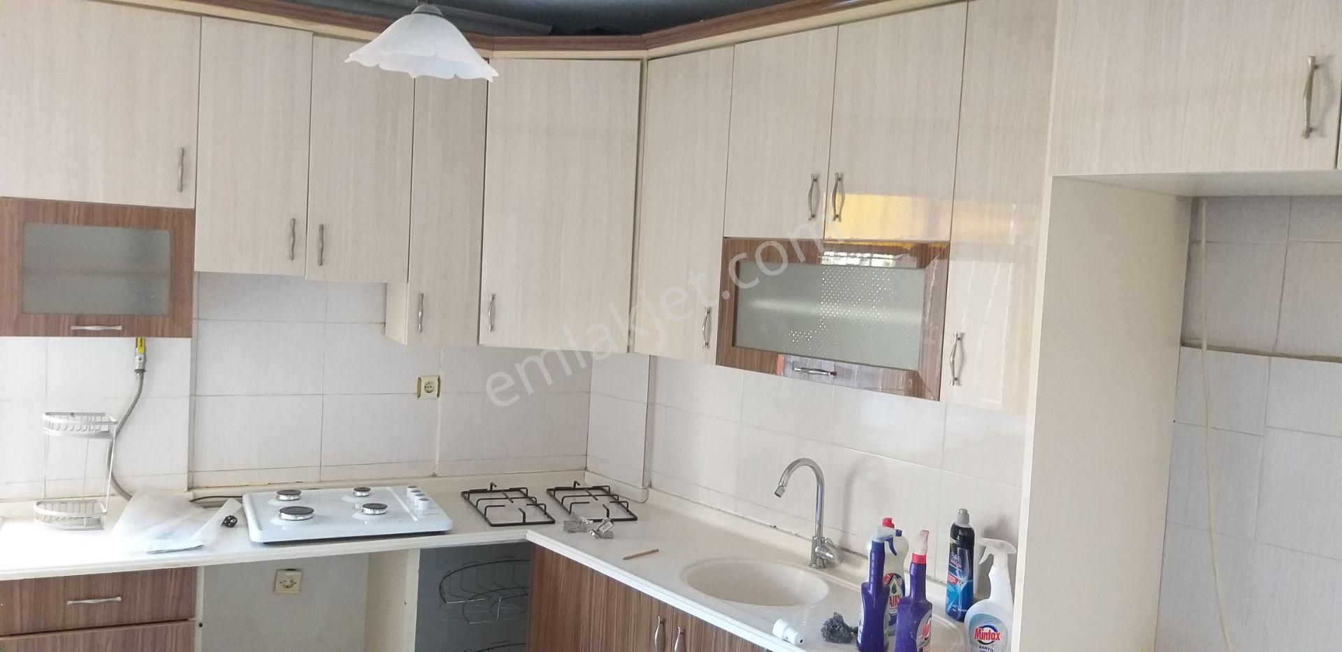 Bornova Merkez Hastaneye Yakın Kiralık Daire Bornova Altındağ Merkez Mahallesinde İçerisi Komple Tadilatlı Doğalgaz Kombili Kiralık Daire