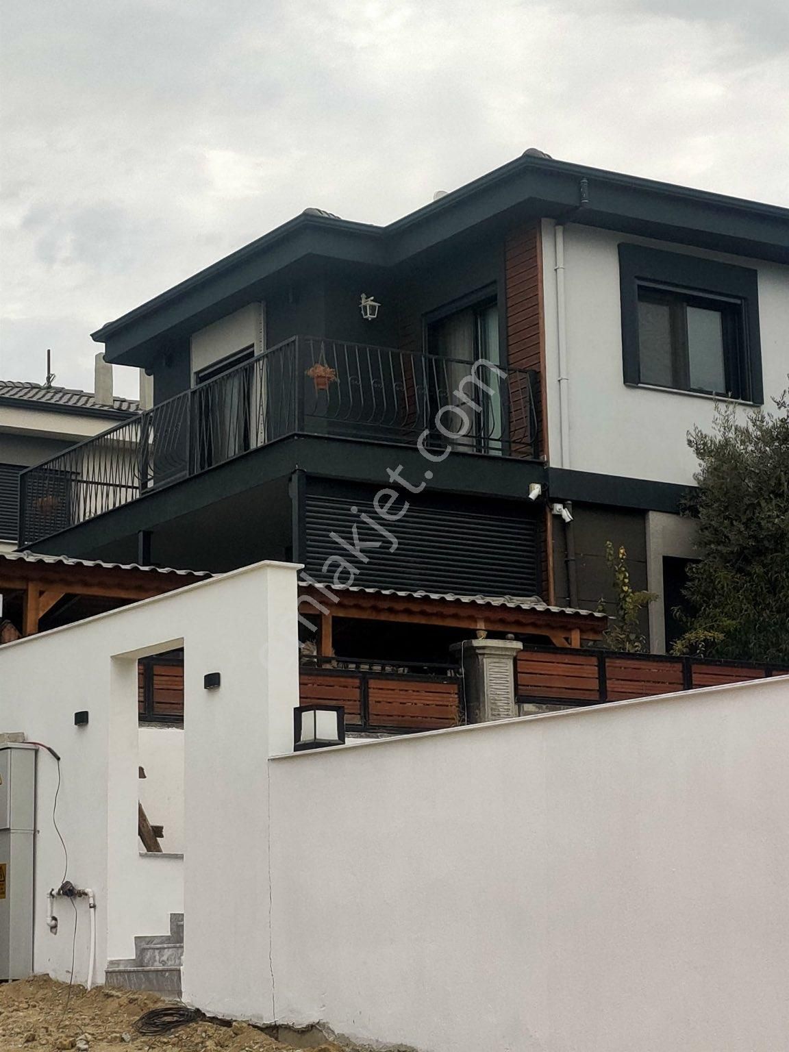 Kuşadası Kadınlar Denizi Satılık Villa Özel Havuzlu Tek müstakil