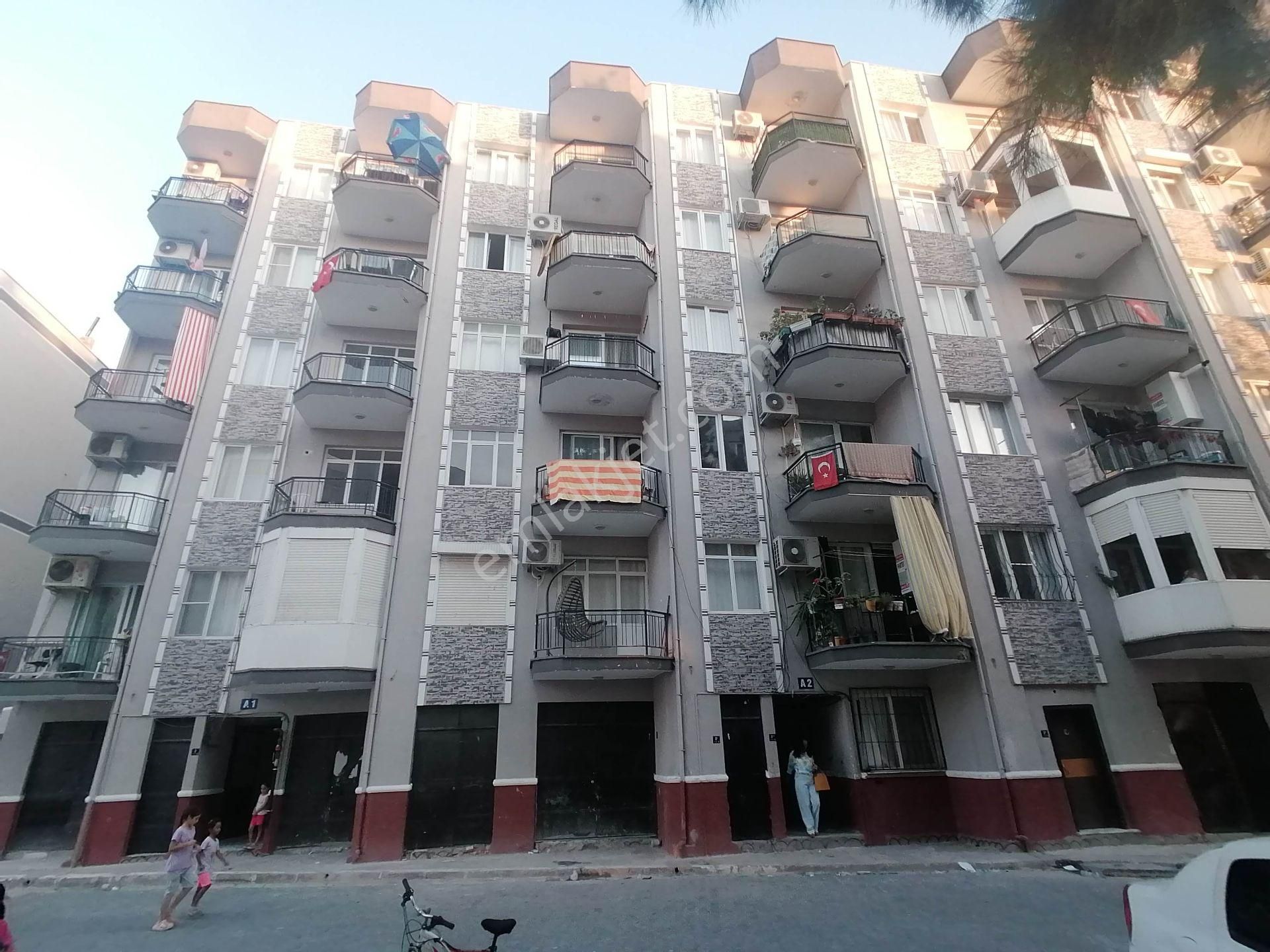 Kuşadası İkiçeşmelik Satılık Daire  İKİÇEŞMELİK MAHALLESİNDE 3+1 MASRAFSIZ KELEPİR DAİRE