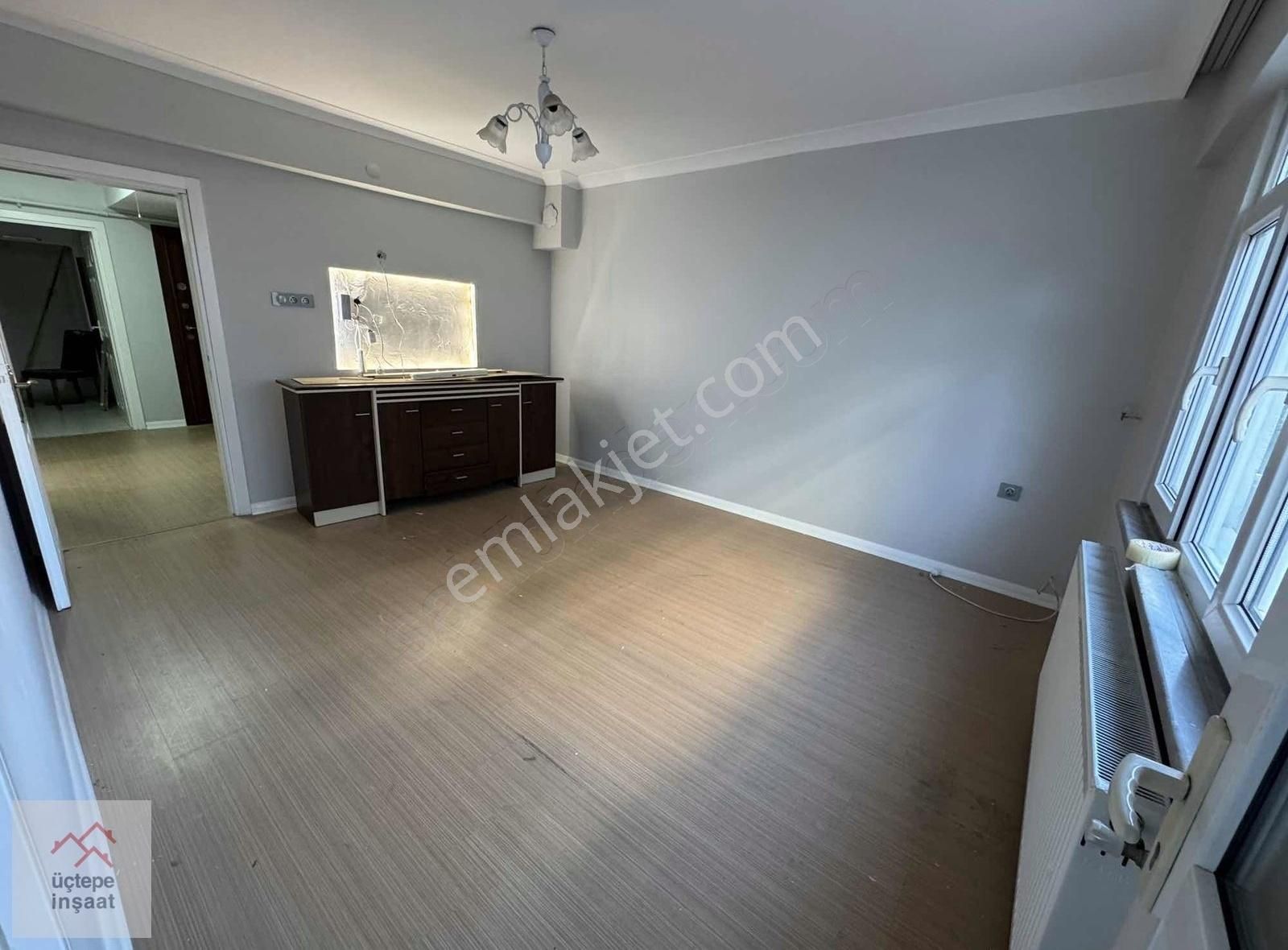 Esenyurt Osmangazi Satılık Daire Muhacir-osmangazi Mah'da 2+1 Ara Katı Balkonlu 85 M²