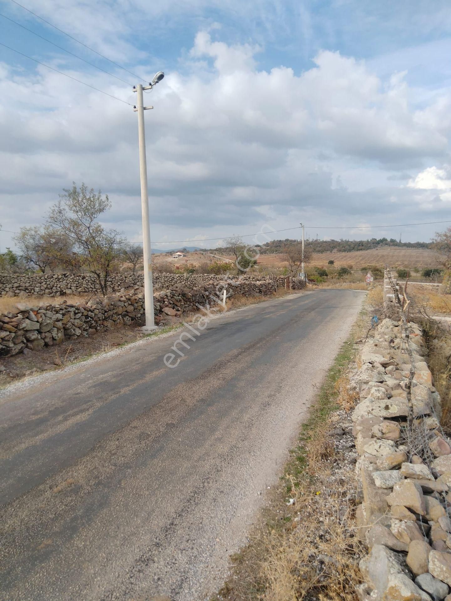 Yunusemre Küçükbelen Satılık Konut İmarlı  MANİSA KÜÇÜKBELEN ' DE 900 M2 , ASLATTA