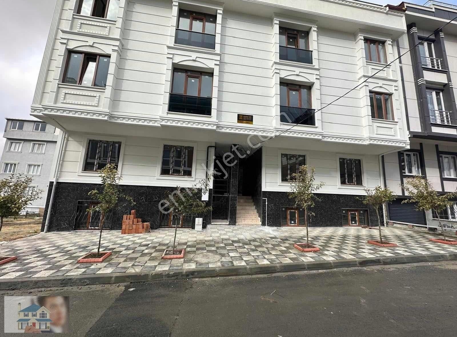 Arnavutköy Mavigöl Satılık Daire MAVİGÖL MAHALLESİNDE SATILIK ARA KAT DAİRE