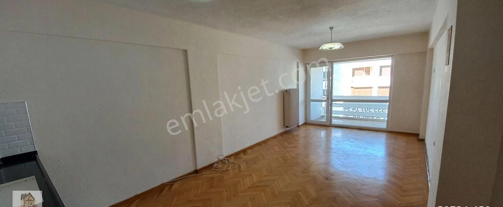 Konak Göztepe Satılık Daire SADIKBEY' de ana cadde üzerinde SATILIK 1.5  ODA+ 1 SALON  DAİRE