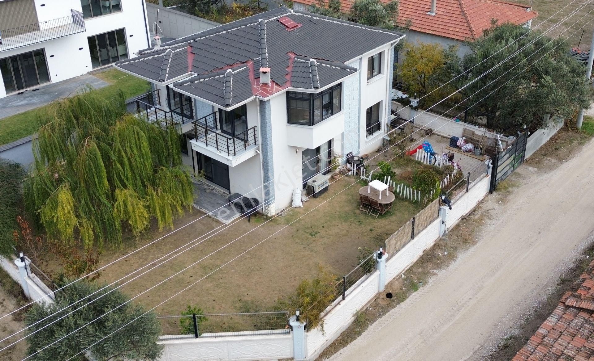 Akhisar Medar Satılık Villa Akhisar Medar Mh.satılık 350 M2 Arsa İçinde 2 Katlı Lüks Villa.