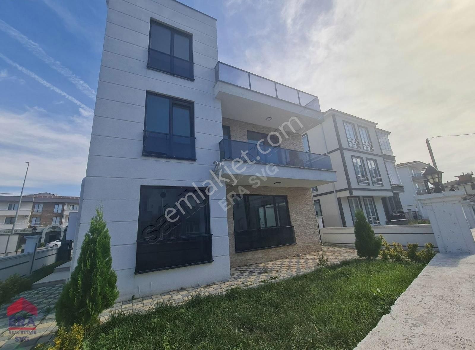 Serdivan Vatan Kiralık Villa ERA SVG GAYRİMEKUL DEN YAZLIK TA 5+1 KİRALIK VİLLA