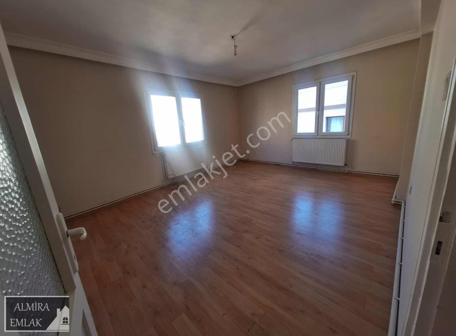 Konak Turgut Reis Kiralık Daire TARİHİ ASANSÖR SOKAĞINDA 3+1 120M2 DOĞALGAZLI KÖŞE DAİRE