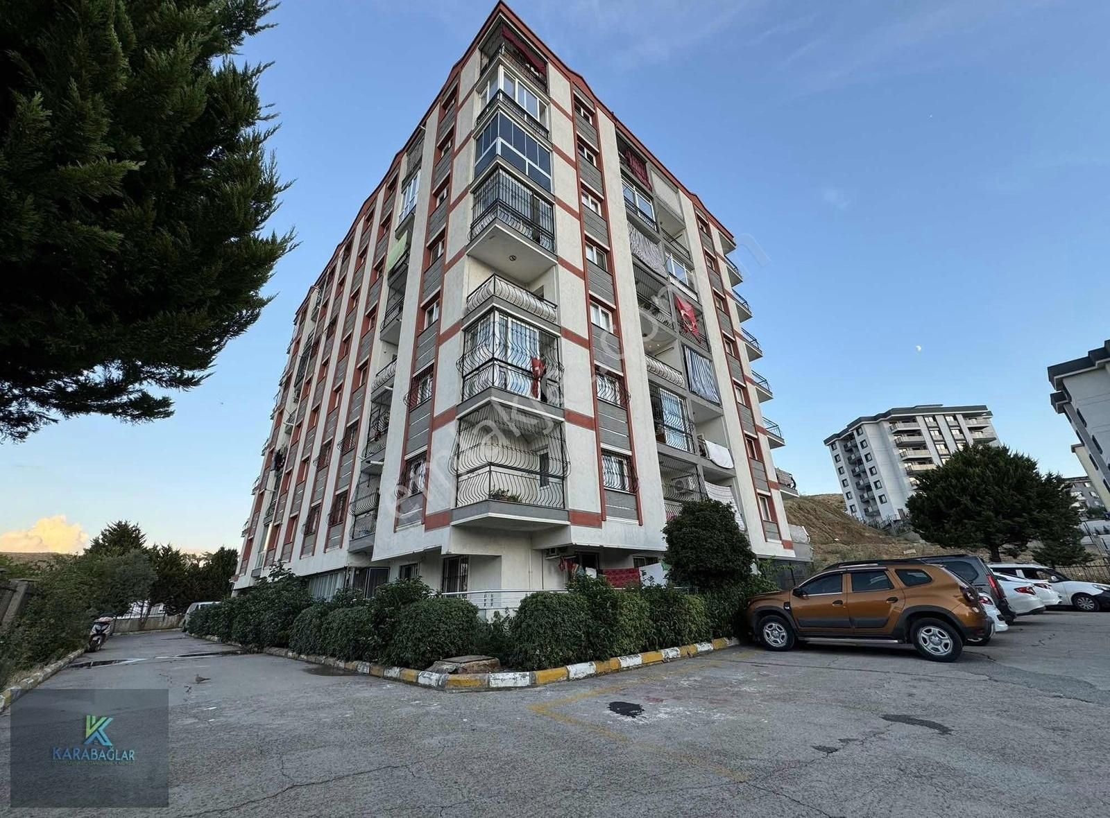 Karabağlar Devrim Satılık Daire SİTE İÇİ 3+1 15 YILLIK,KÖŞE DAİRE DGAZLI,ÇİFT WC ,135m2 NET