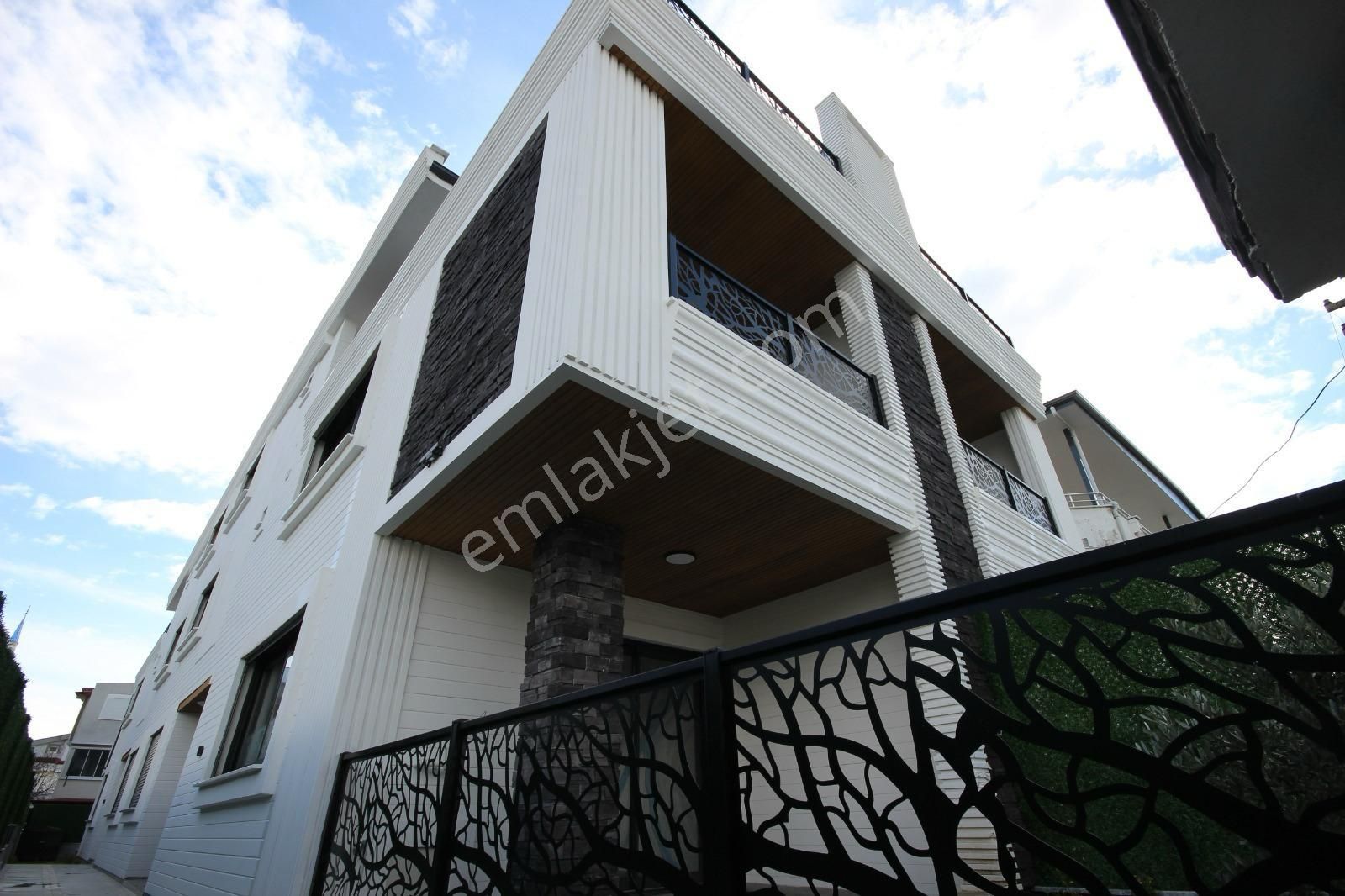 Edremit Akçay Satılık Villa  ꧁AKÇAY AY EMLAK'TAN꧂YENİMAHALLEDE ULTRA LÜKS ŞÖMİNELİ DAĞ MANZARALI GENİŞ TERASLI 4+1 VİLLA