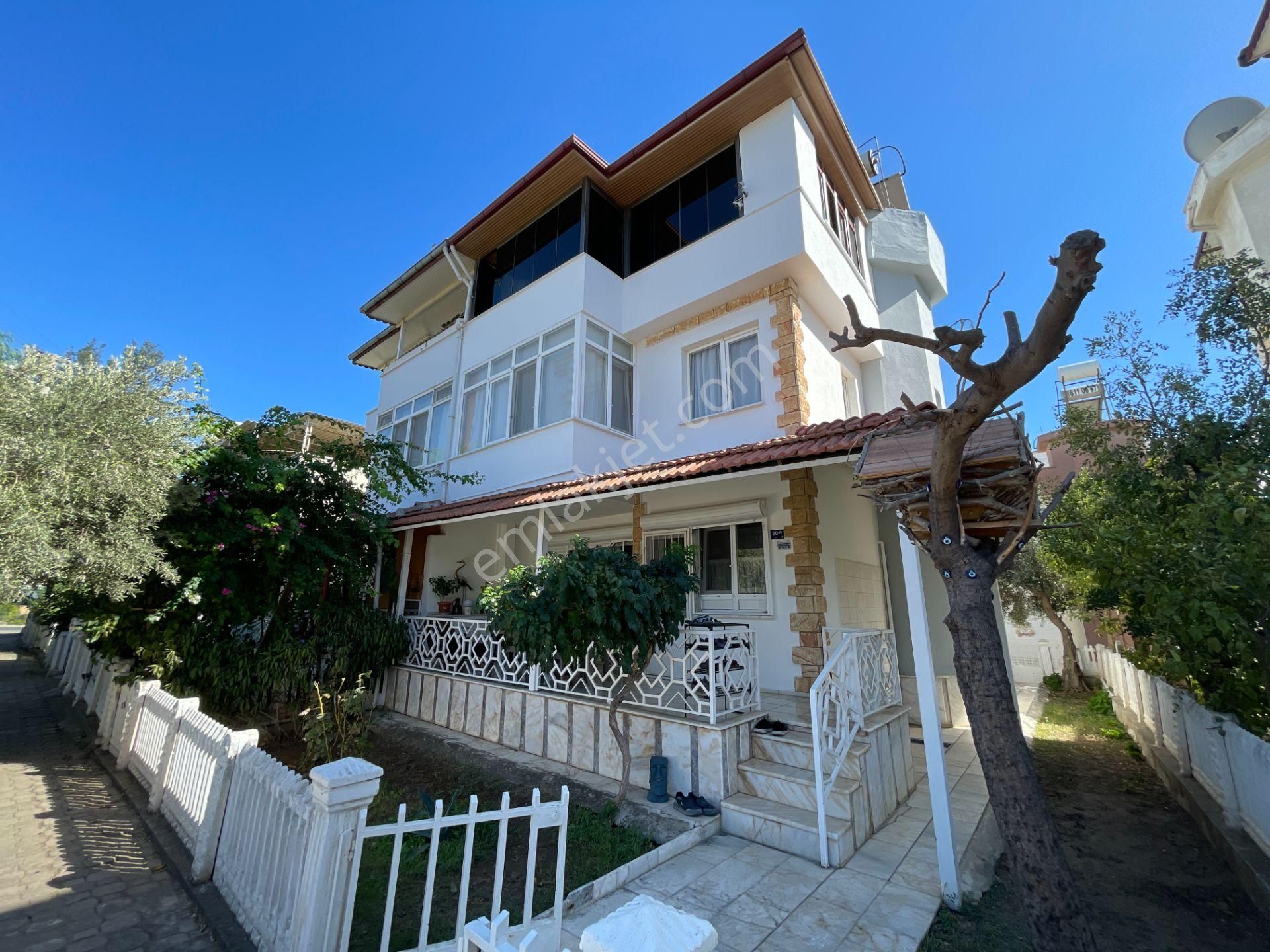 Didim Efeler Satılık Villa  DİDİM GERÇEK YALI SİTESİNDE SATILIK ÇOK ACİL 5+1 VİLLA