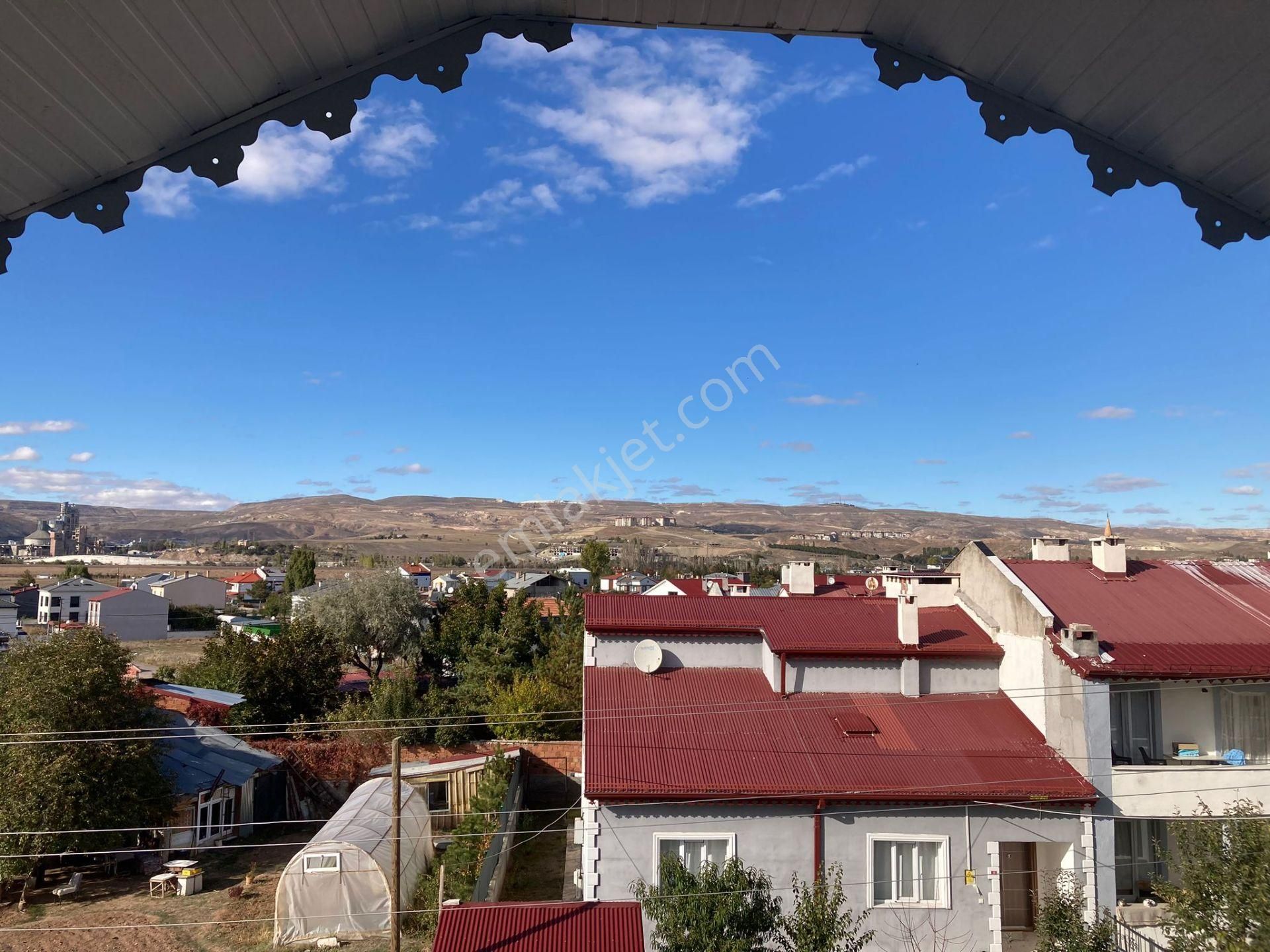 Sivas Merkez Karşıyaka Satılık Villa  Damla emlaktan karşıyakada satılık villa 4+1 içi yapılı 