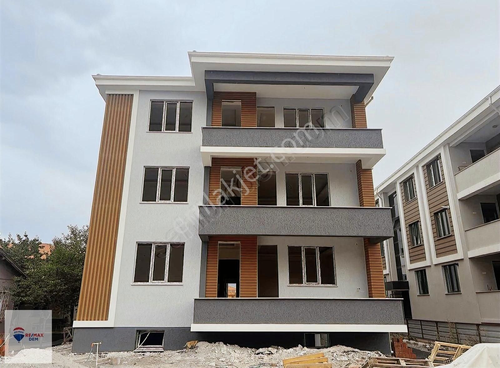 Erzincan Merkez Halitpaşa Satılık Daire REMAX DEM'DEN HALİTPAŞA MAHALLESİNDE 3+1 SATILIK DAİRE