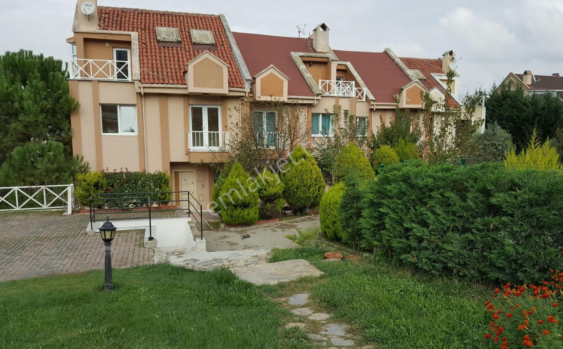 Başakşehir Bahçeşehir 2. Kısım Satılık Villa  HAVUZLU.. GÜVENLİKLİ.. OTOPARKLI SİTEDE.. BAHÇELİ FERAH VİLLA..