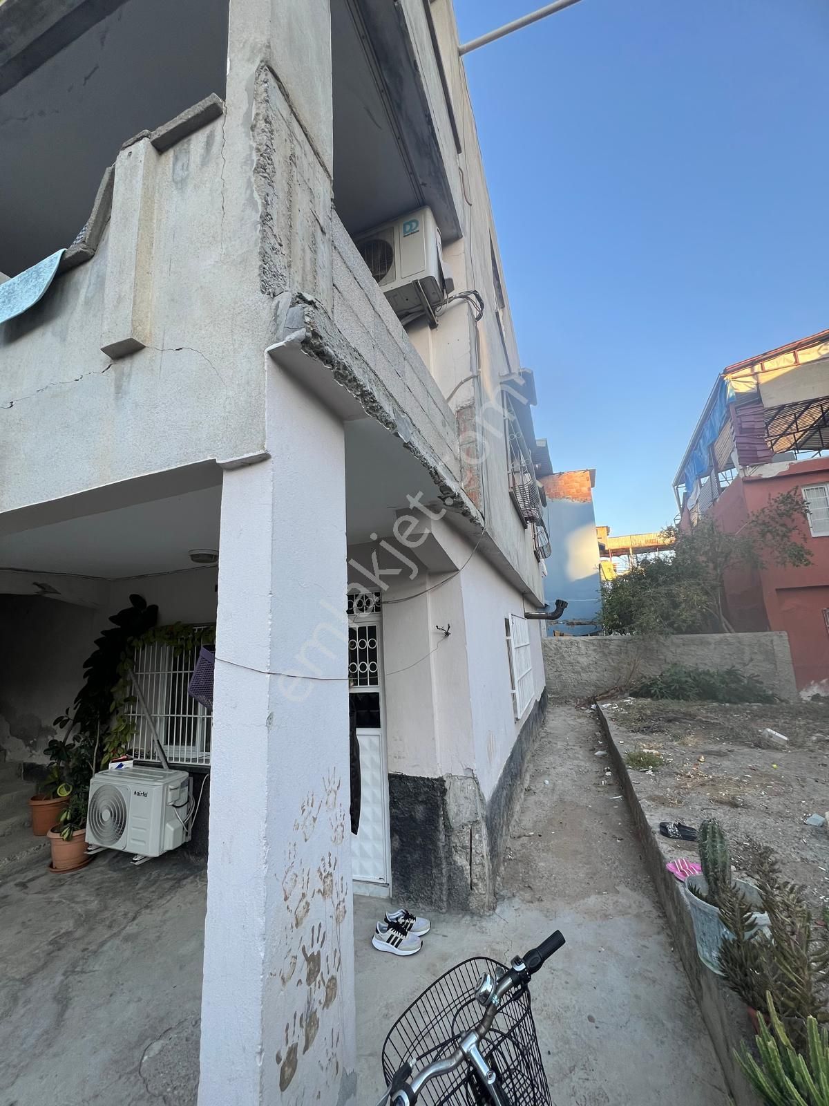 Fevzipaşa Mahallesi 2+1 3 Katlı Komple Satılık Müstakil Ev - Görsel 16