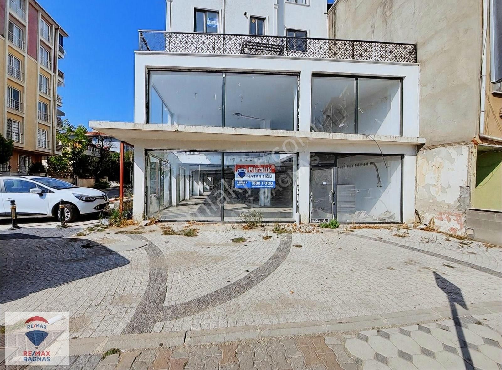 Kartal Topselvi Kiralık Dükkan & Mağaza Topselvi Demokrasi Caddesine Cephe 750m² Köşe Dükkan