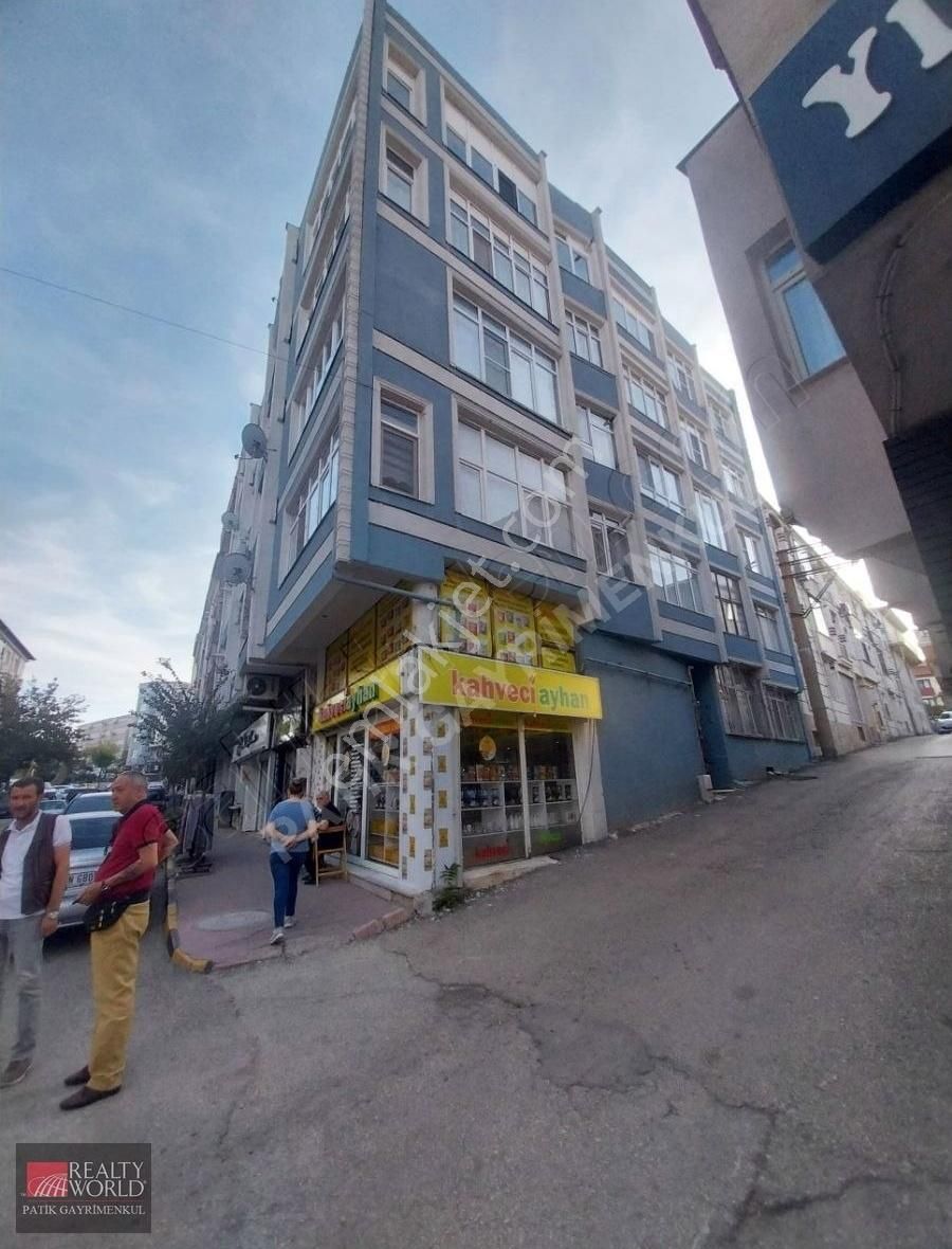 Keşan İspat Cami Satılık Daire KEŞAN KURTULUŞ CADDESİ'NDE 90m² TERASA SAHİP 4+1 SATILIK DAİRE