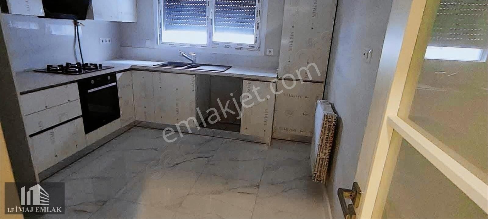 Kadıköy Feneryolu Satılık Daire ÖZGÜRLÜK PARKI CADDEYE YAKIN 2+1 105 m2 SIFIR BALKONLU