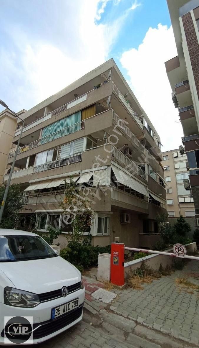 Karşıyaka Bahçelievler Satılık Daire Vip Gayrimenkul'den Girne Caddesi Arkası Geniş 3+1 Satılık Daire