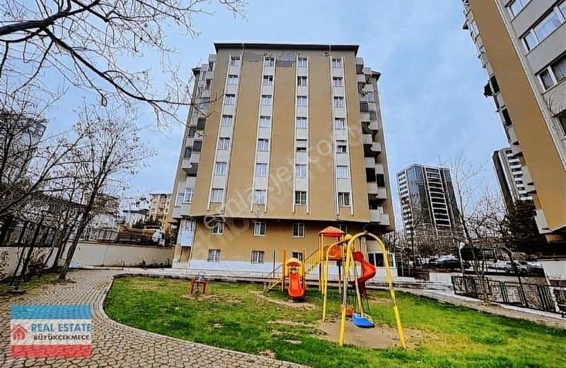 Kartal Yakacık Çarşı Satılık Daire KARTAL YAKACIK MAH. KIRLANGIÇ SİTESİ 120 M2 3+1 DAİRE