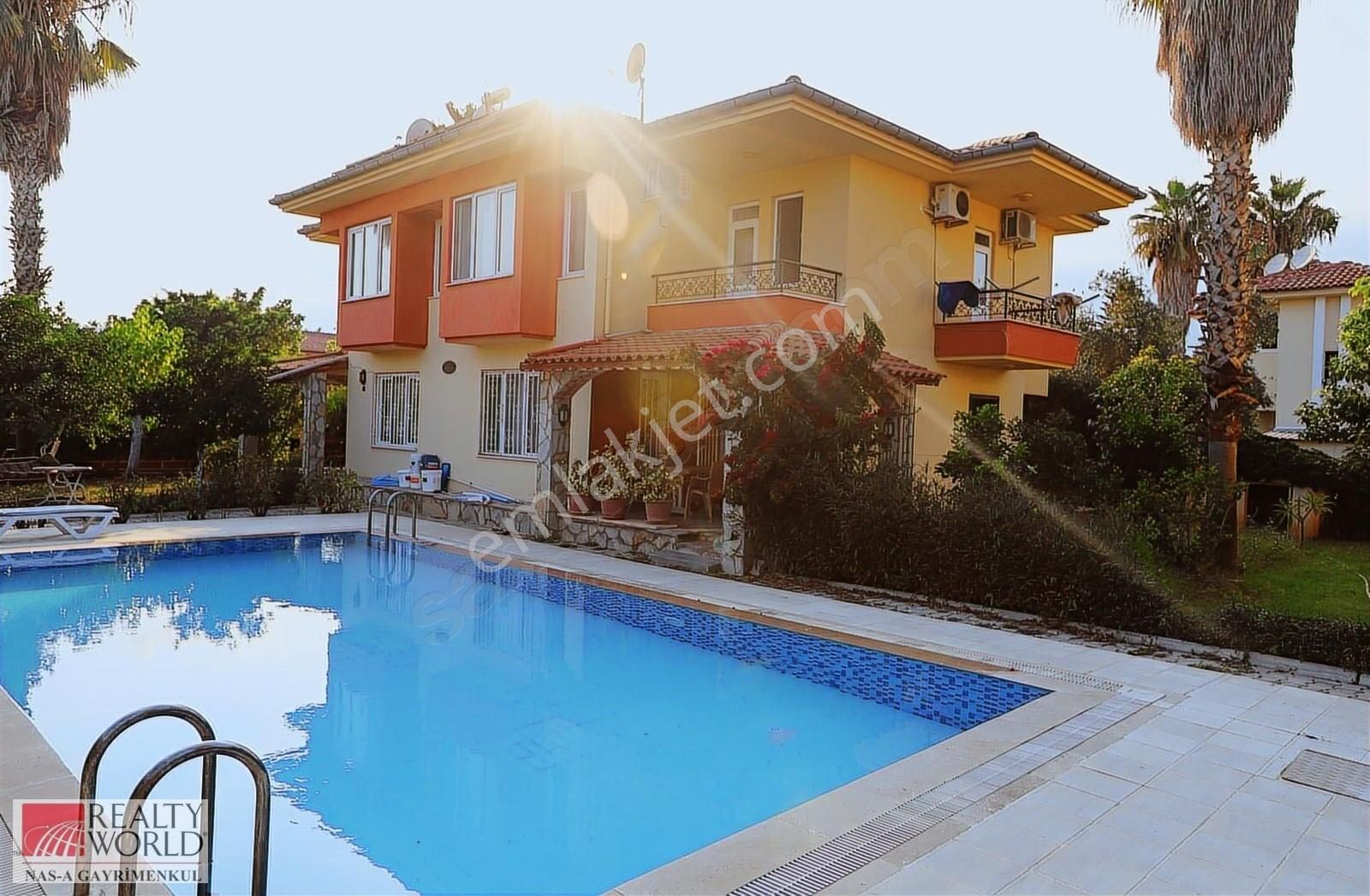 Kemer Çamyuva Satılık Villa ÇAMYUVADA FIRSAT FİYATA 3+1 YATIRIMLIK VİLLA