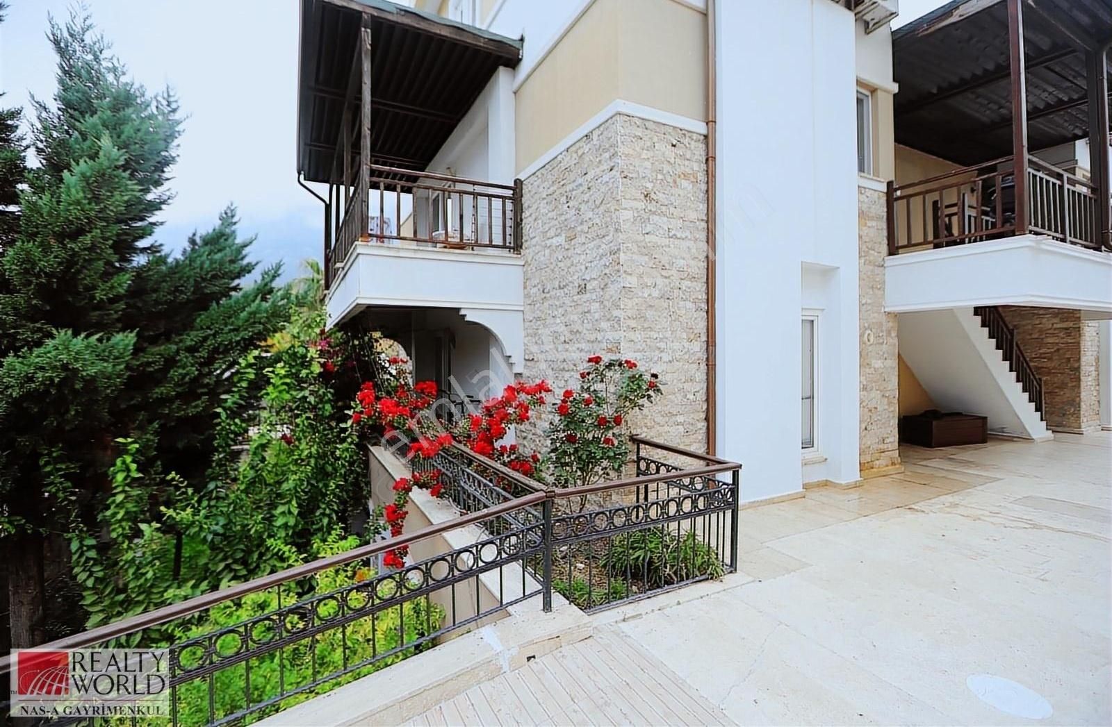 Kemer Merkez'de 3+1. Fırsat Villa - Görsel 10