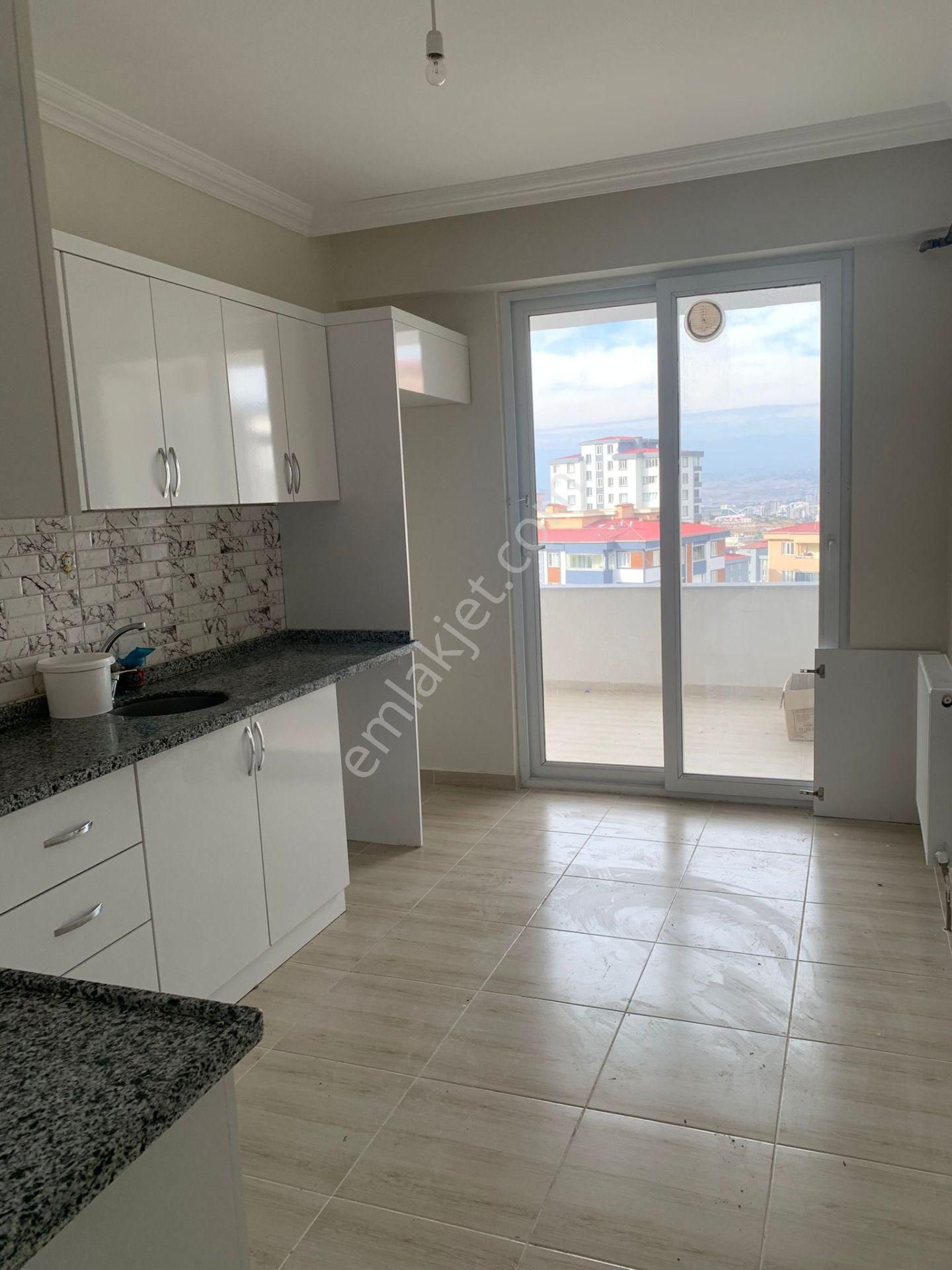 Onikişubat Boğaziçi Satılık Daire  BOĞAZİCİ MAH SATILIK  GENİS 3+1 DAİRE