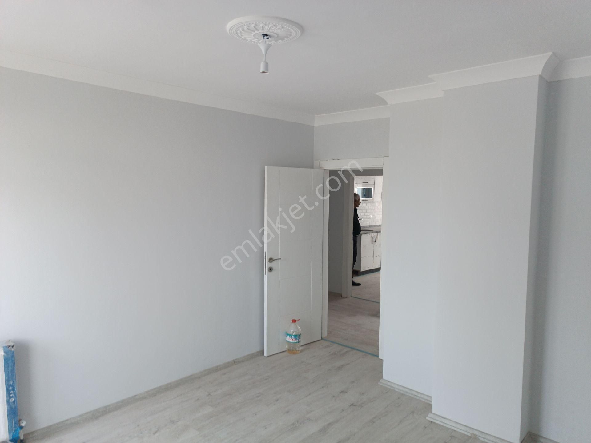 Çayırova Akse Satılık Daire 3+1 ARA KAT 130 M2 EMKAY PETROLE YAKIN