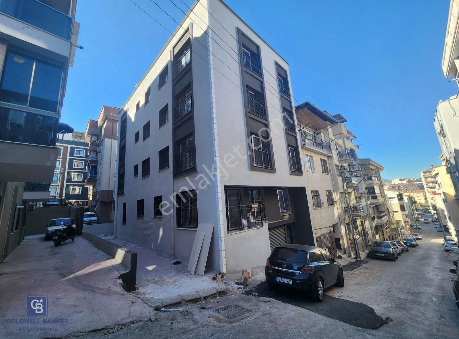 Konak Zafertepe Satılık Daire ZAFERTEPE MAHALLESIN DE SATILIK MUHTESEM BİR 2+1 DAİRE