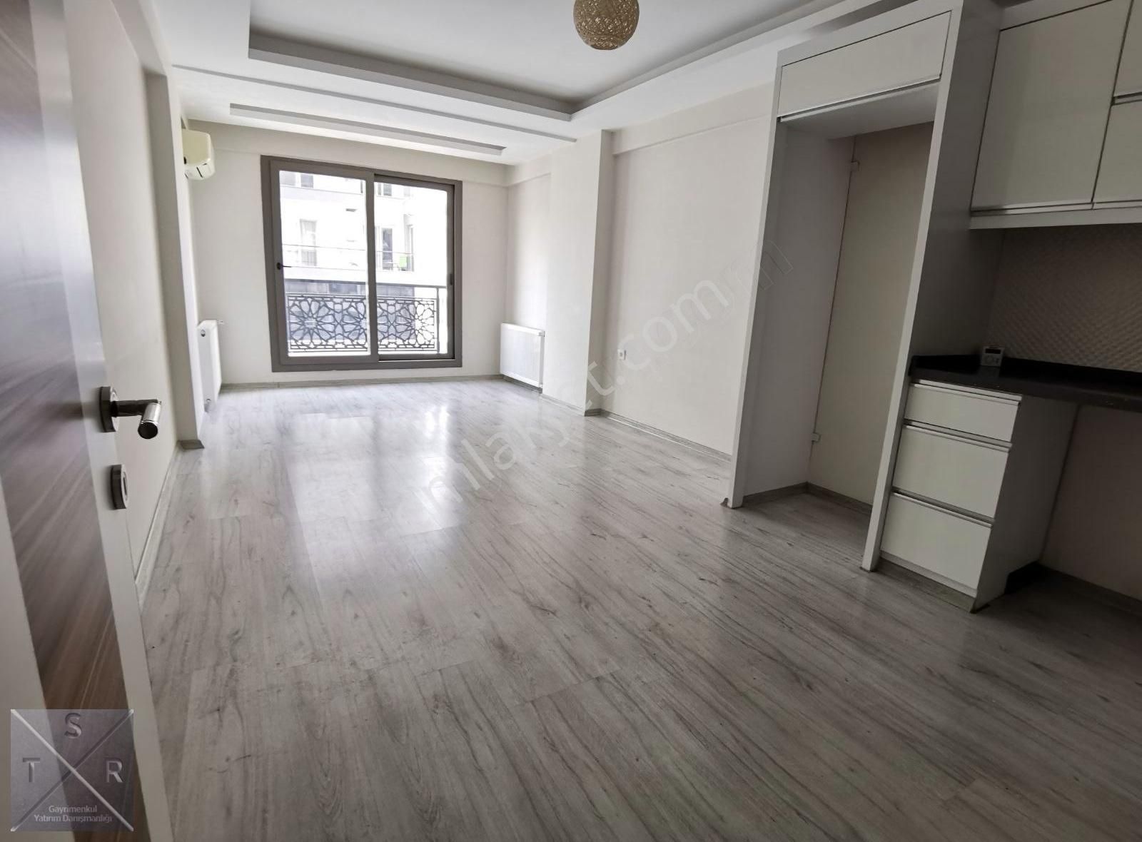 Karşıyaka Şemikler Satılık Daire ŞEMİKLER İZBAN VE ANADOLU CAD.YAKINI ARAKAT SATILIK 2+1 DAİRE