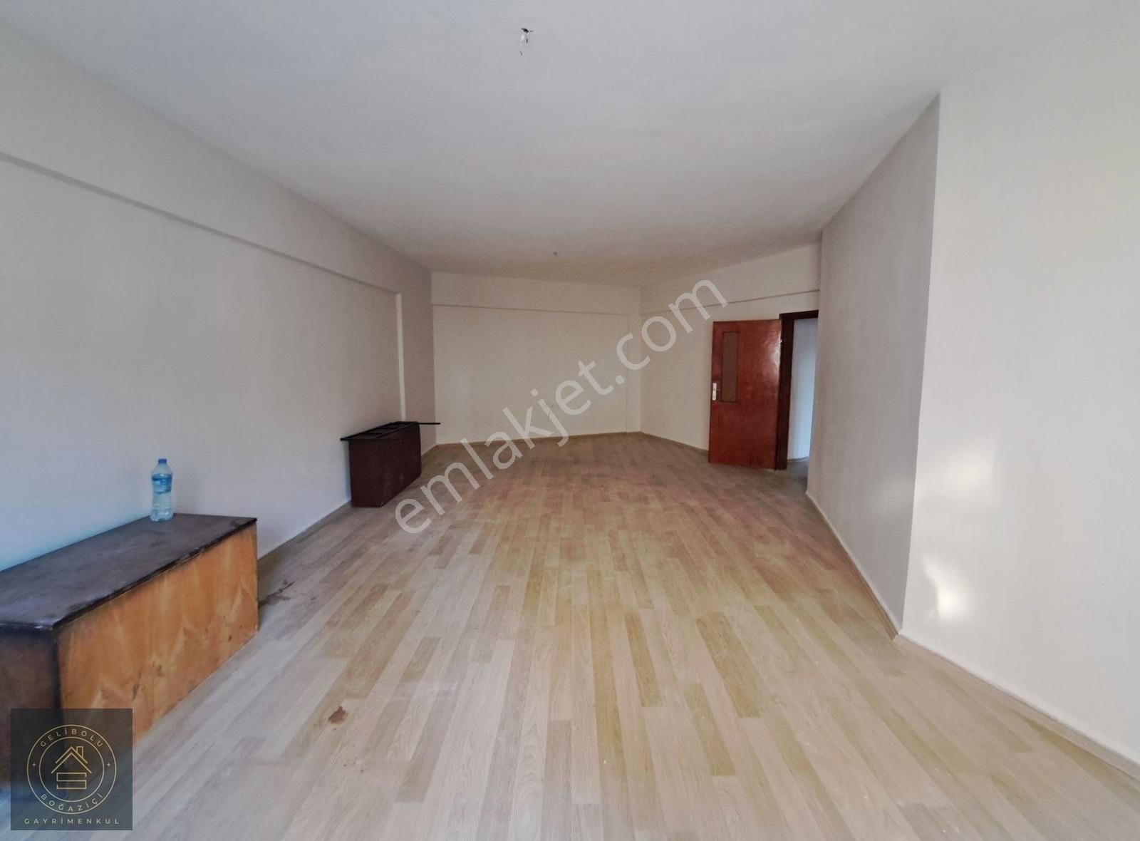 Gelibolu Yazıcızade Kiralık Daire SALI PAZARI MEVKİİNDE KİRALIK BOŞ 3+1DAİRE