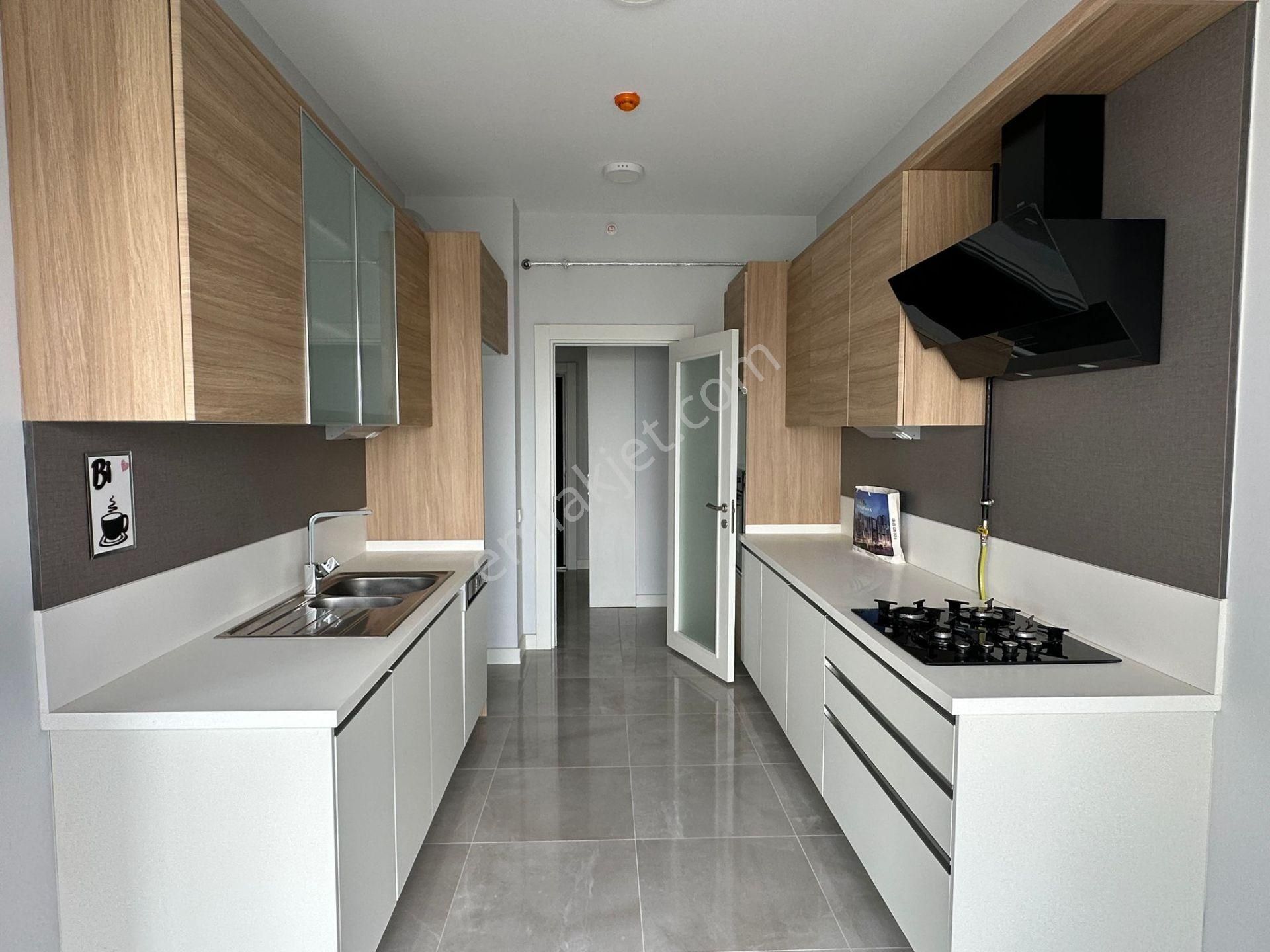 Esenyurt Orhan Gazi Satılık Daire  EMLAK KONUT AVRUPARK HAYAT 2+1 DEVİRLİ DAİRE 132m2