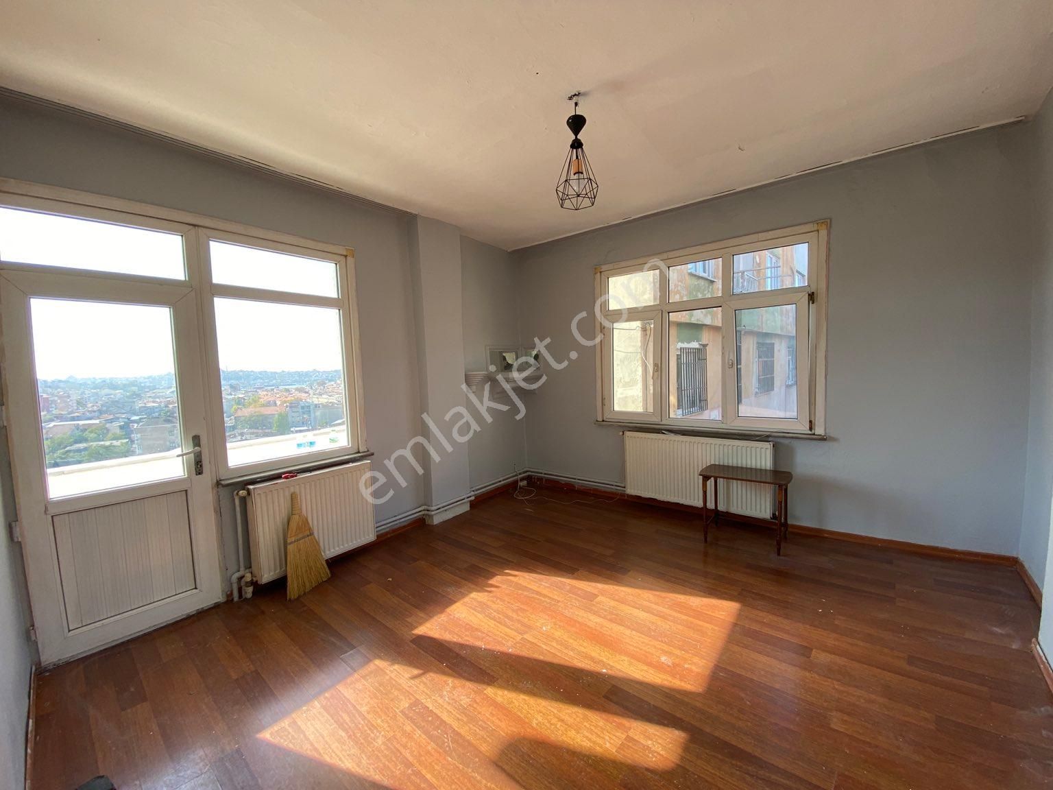 Beyoğlu İstiklal Kiralık Daire  HACIHÜSREV'DE TOPLU TAŞIMAYA YAKIN,2+1,80M2,BALKONLU DAİRE