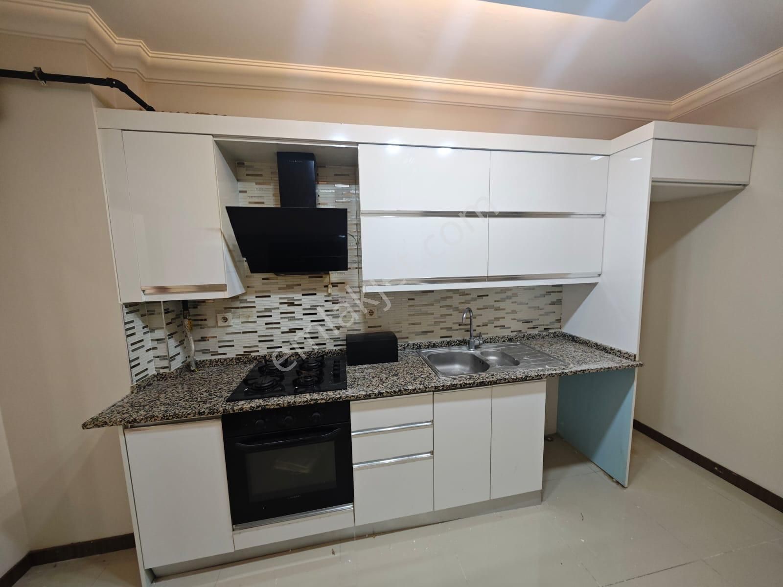 Yunusemre Uncubozköy Satılık Daire  UNCUBOZKÖY  MAHALLESİ   3+1 125M2 5 KATLININ 1.KATI