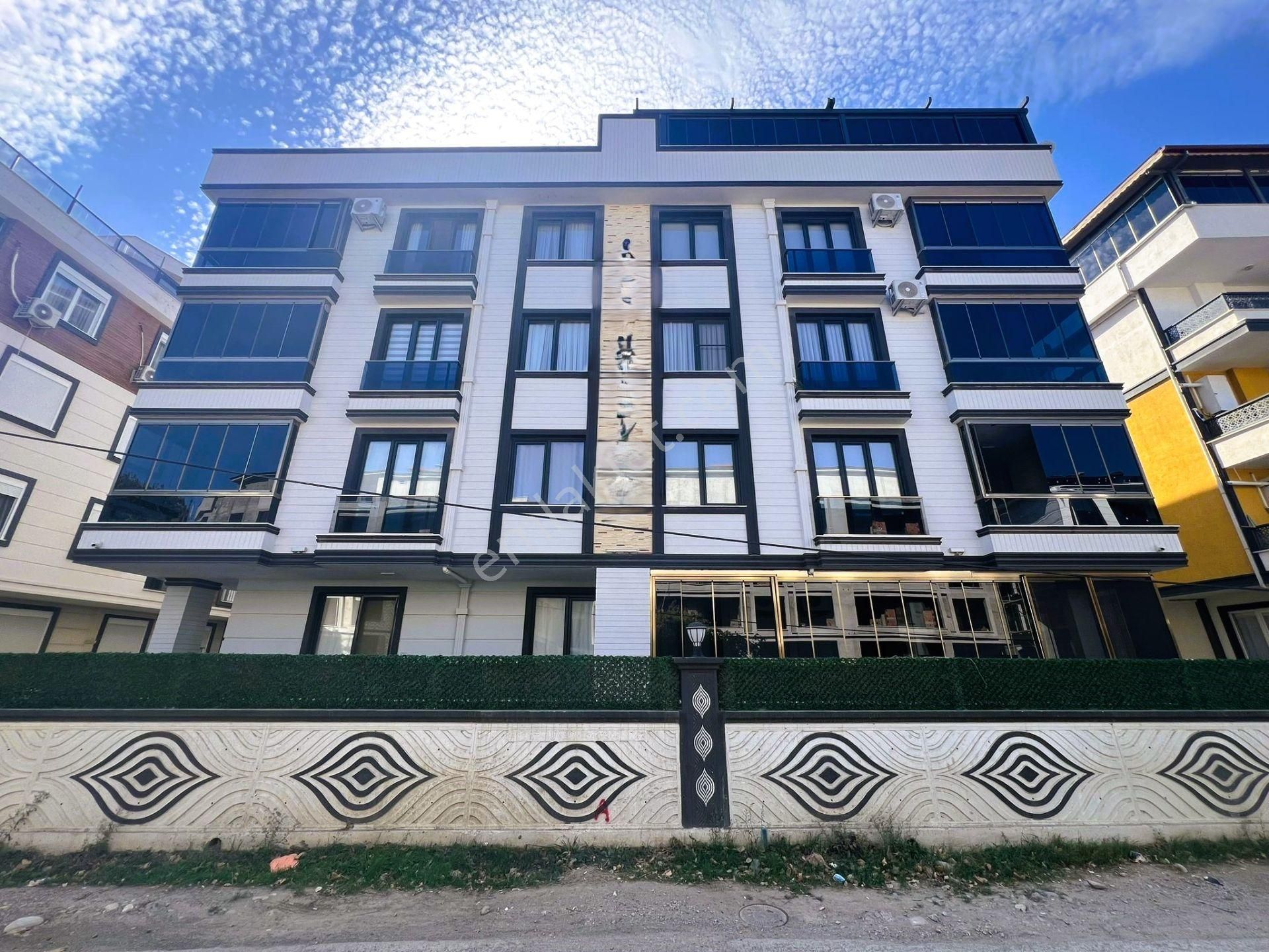 Edremit Altınkum Satılık Daire  🏡🏡ALÇINAR EMLAKTAN ARAKAT ASANSÖRLÜ 2 YAŞINDA 1+1 DAİRE🏡🏡