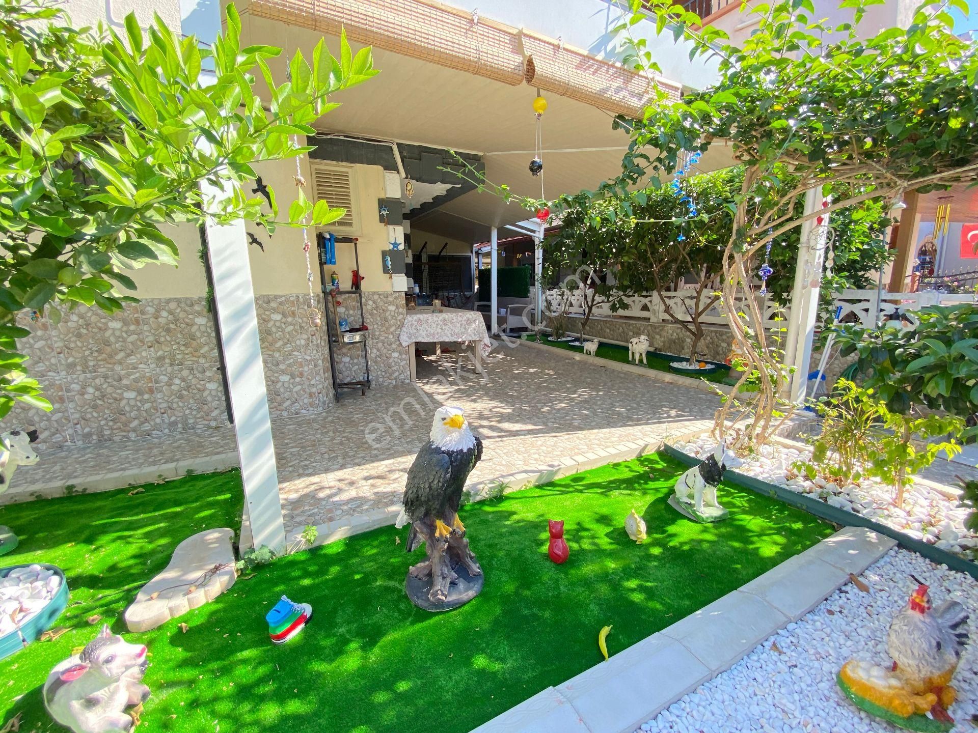 Seferihisar Mersin Alanı Satılık Villa  Ürkmez De Çarşımerkezinde Denize 350M2 3+1 Villa