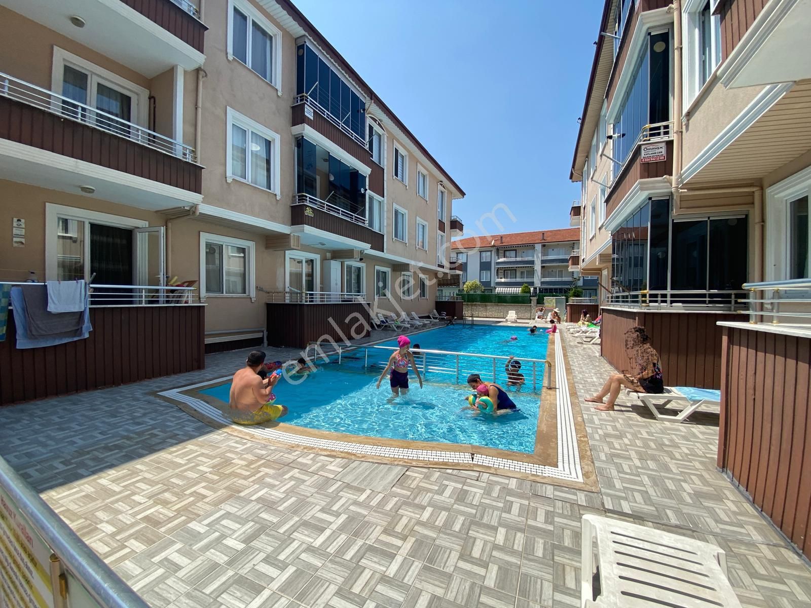 Karasu Yalı Satılık Daire  HAVUZLU SİTEDE 2+1 DAİRE OKYANUSTA 