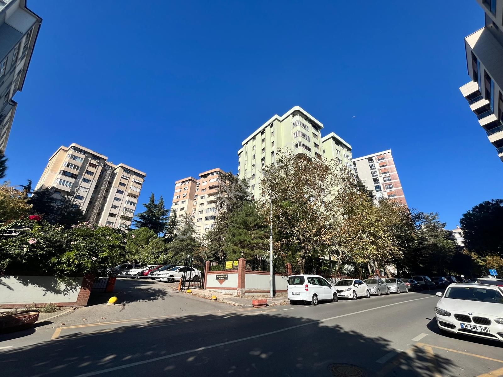 Kadıköy Kozyatağı Satılık Daire BOSTANCI GÜVENLİKLİ OTOPARKLI ATILIM SİTESİ'NDE 145 m² BOŞ 3+1