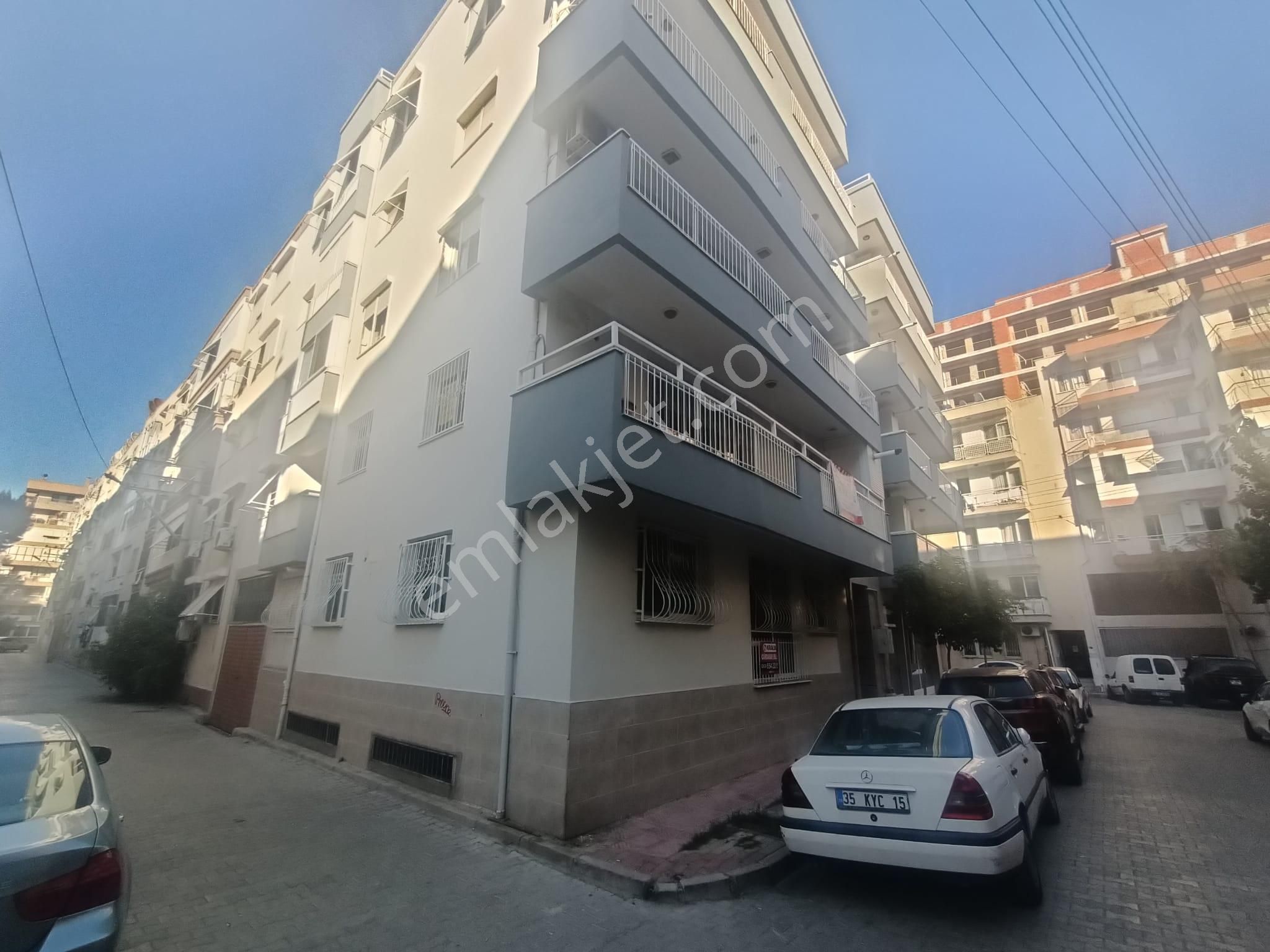 Karşıyaka Dedebaşı Kiralık Daire  GİRNE CADDESİ YAKINI GENİŞ 2+1 DOĞALGAZLI BAKIMLI DAİRE