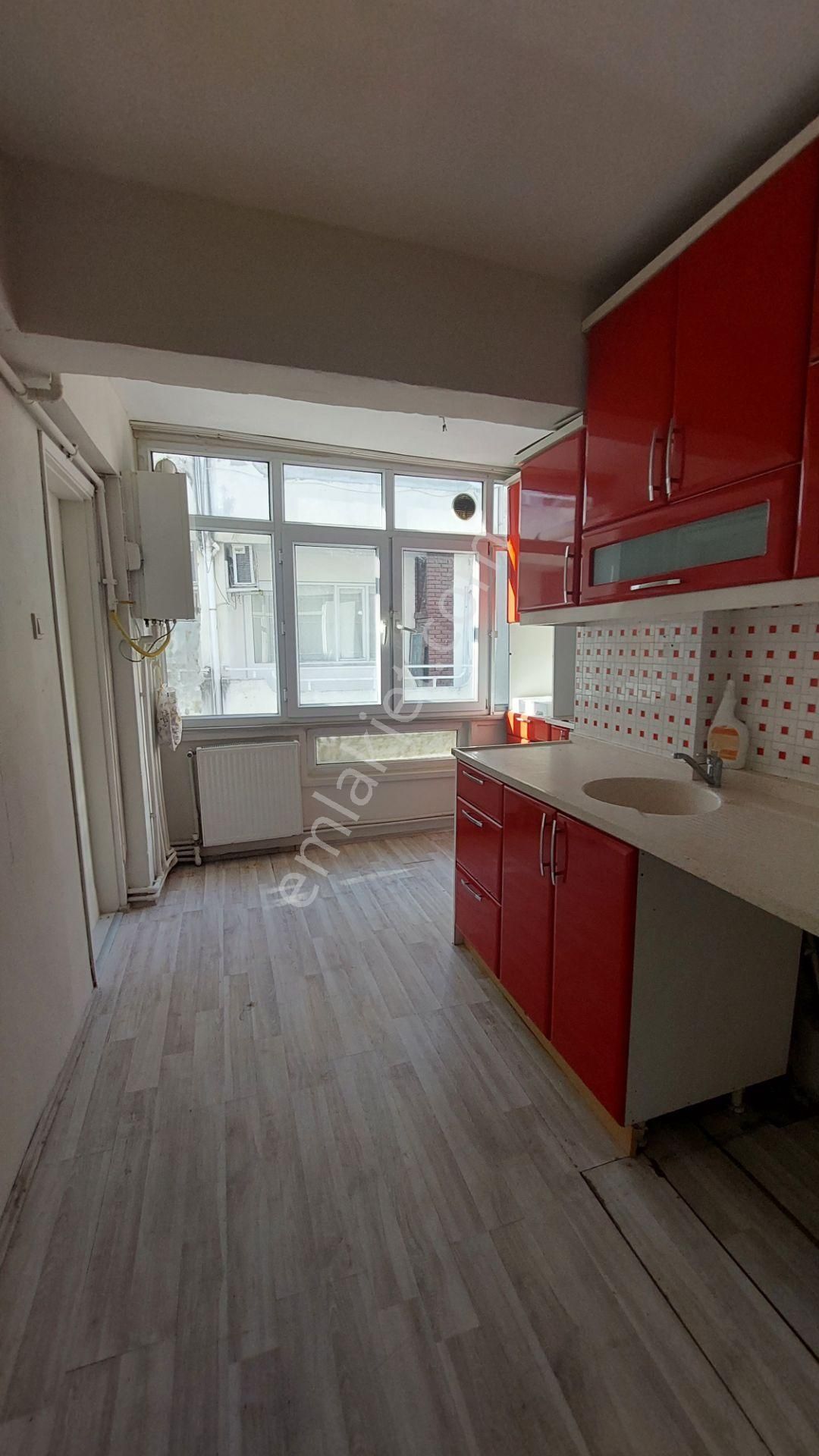 Mudanya Güzelyalı Yalı Satılık Daire  suzan emlaktan güzelyalı merkezde 2+1 arakat  masrafsız daire