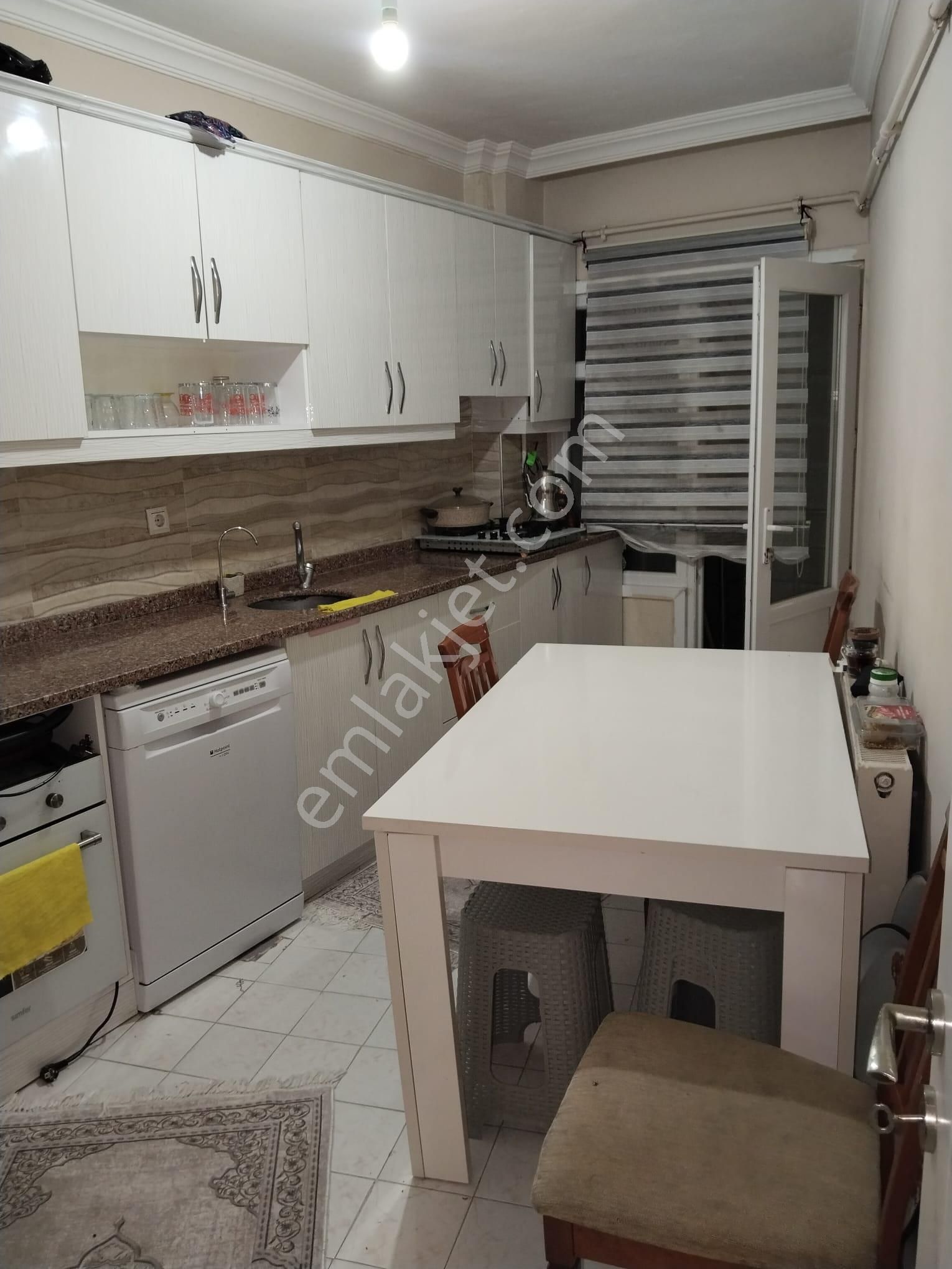 Silivri Alibey Satılık Daire  BÜŞRA GAYRİMENKULDEN ÇARŞI MERKEZDE SATILIK DAİRE 2+1 KAT 3 DOĞALGAZLI KOMBİLİ MASRAFSIZ