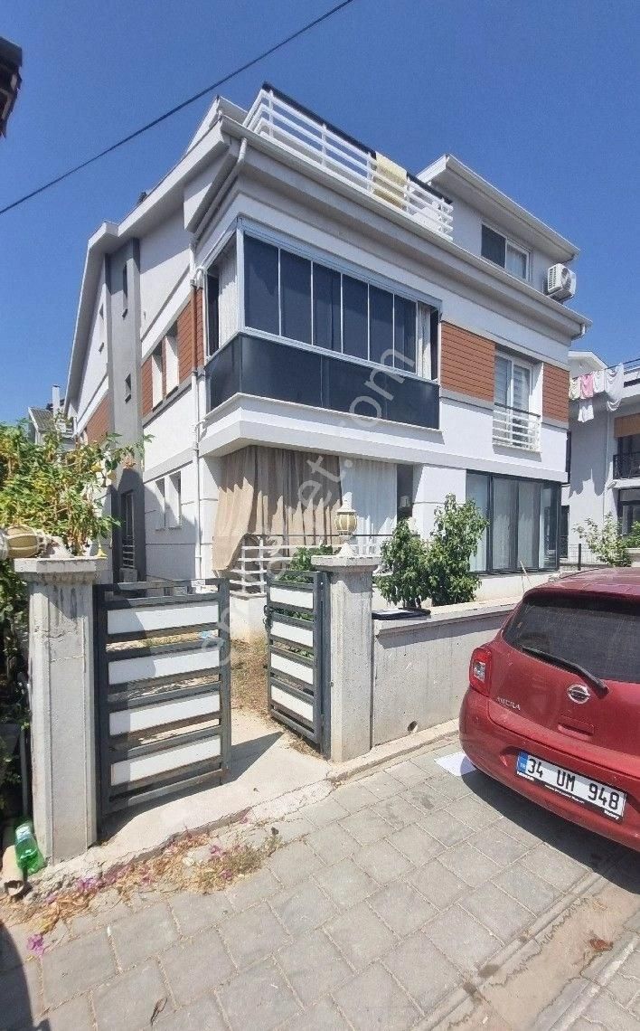 Fethiye Foça Satılık Daire UĞUR EMLAKTAN FOÇA MERKEZDE 2+1 ÇATI DUBLEKS SATILIK DAİRE