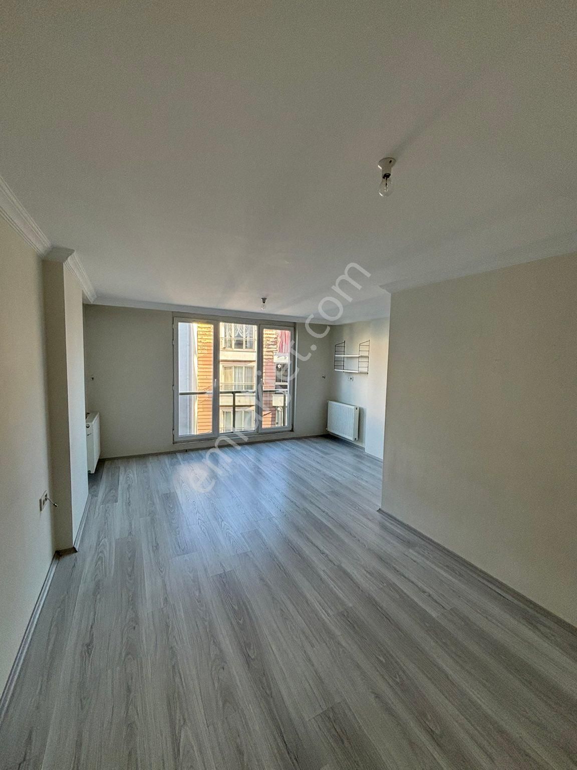 Burdur Merkez Emek Kiralık Daire İNAL EMLAKTAN EMEKTE CADDE ÜZERİNDE 2+1 100M2