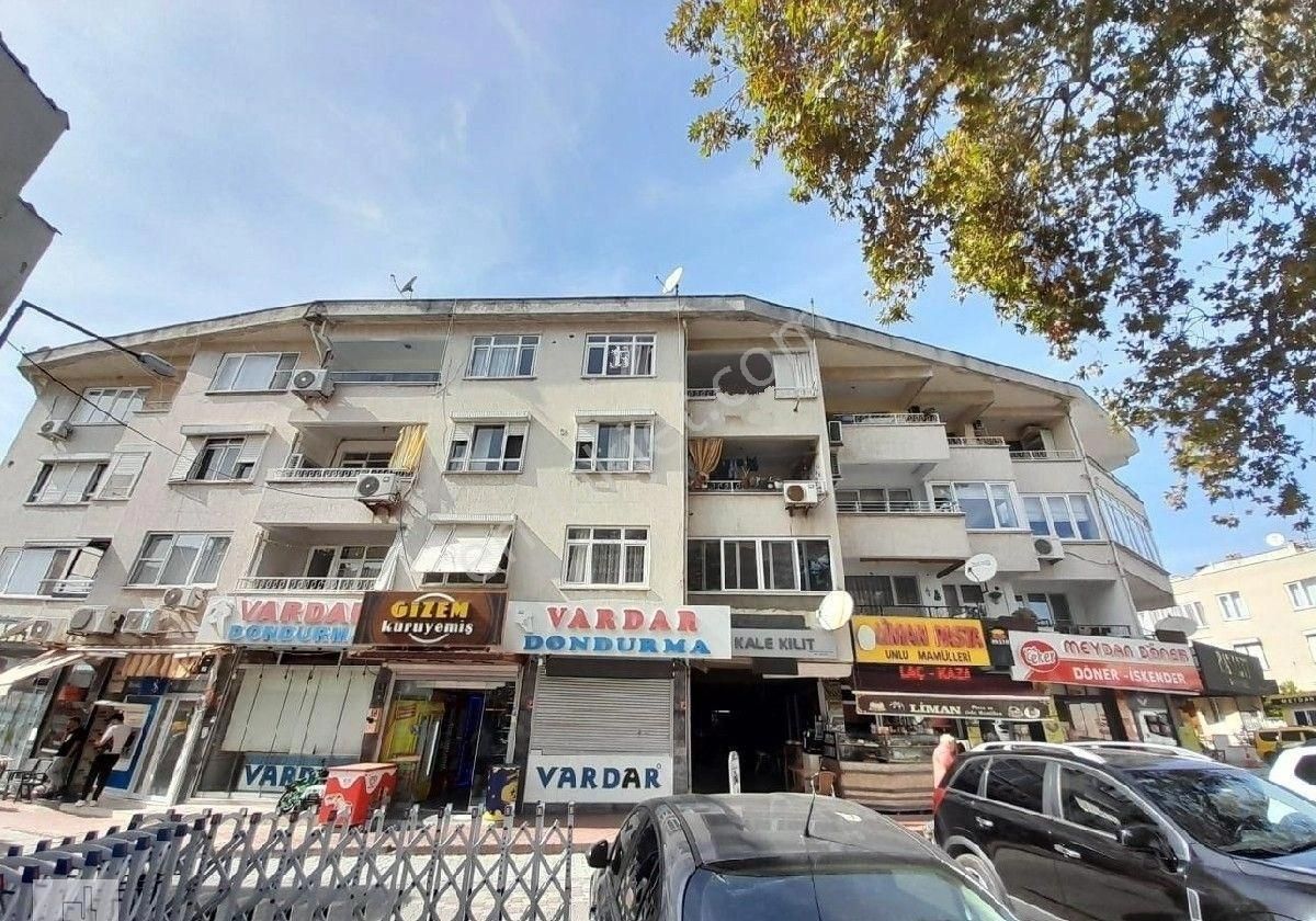 Edremit Altınoluk Kiralık Daire ALTINOLUK ÇARŞI İÇERİSİNDE LİMAN VE DENİZ İLE KARŞI KARŞIYA 2+1 AYRI MUTFAKLI GENİŞ YAZ KIŞ KİRALIK