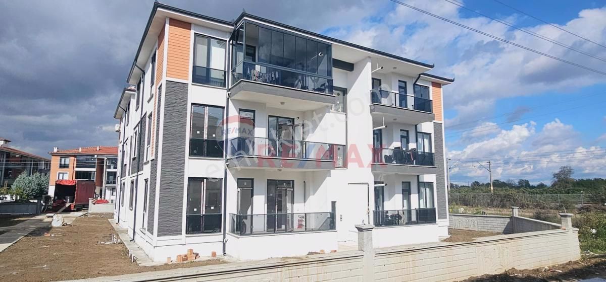 Arifiye Fatih Satılık Daire Remax Mavi'den Fatih Mah.de 2+1 100m2 Yüksek Giriş Sıfır Daire