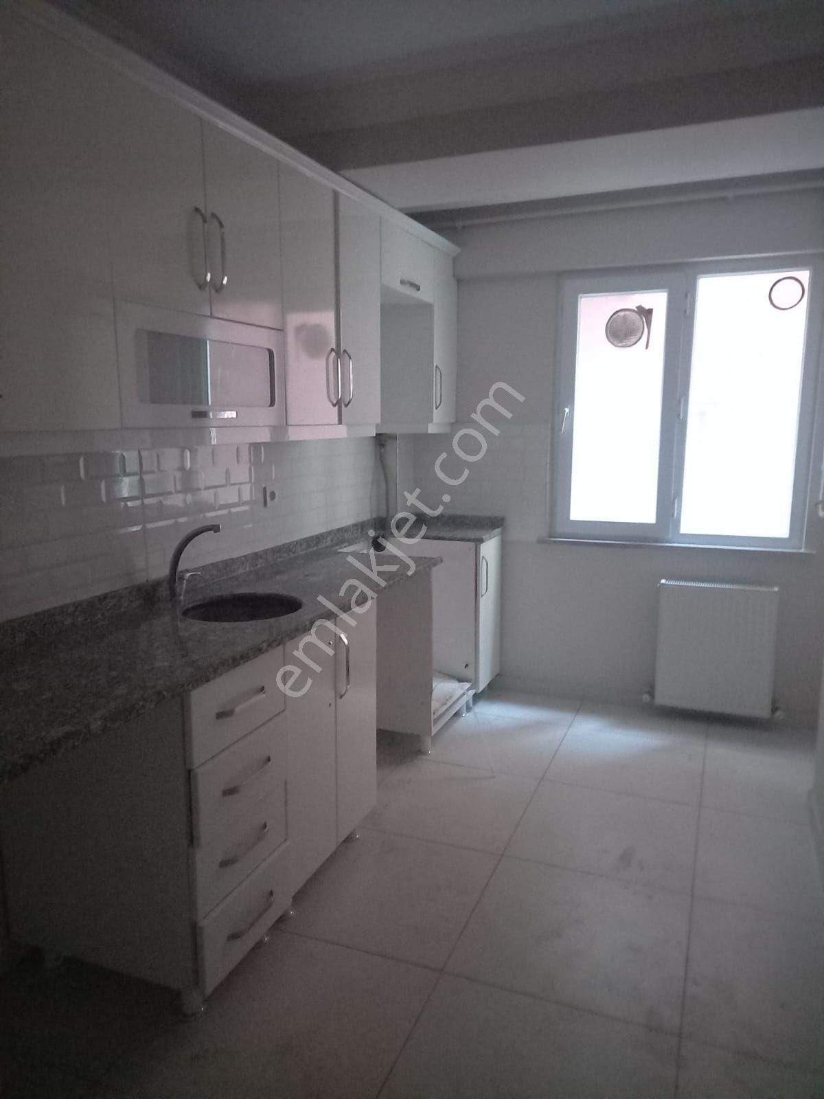 Bahçelievler Şirinevler Kiralık Daire S.EVLER MERKEZDE METROBÜSE 8DK.YENİ BİNADA 2+1 95m2 LÜX ARAKAT 2.KAT