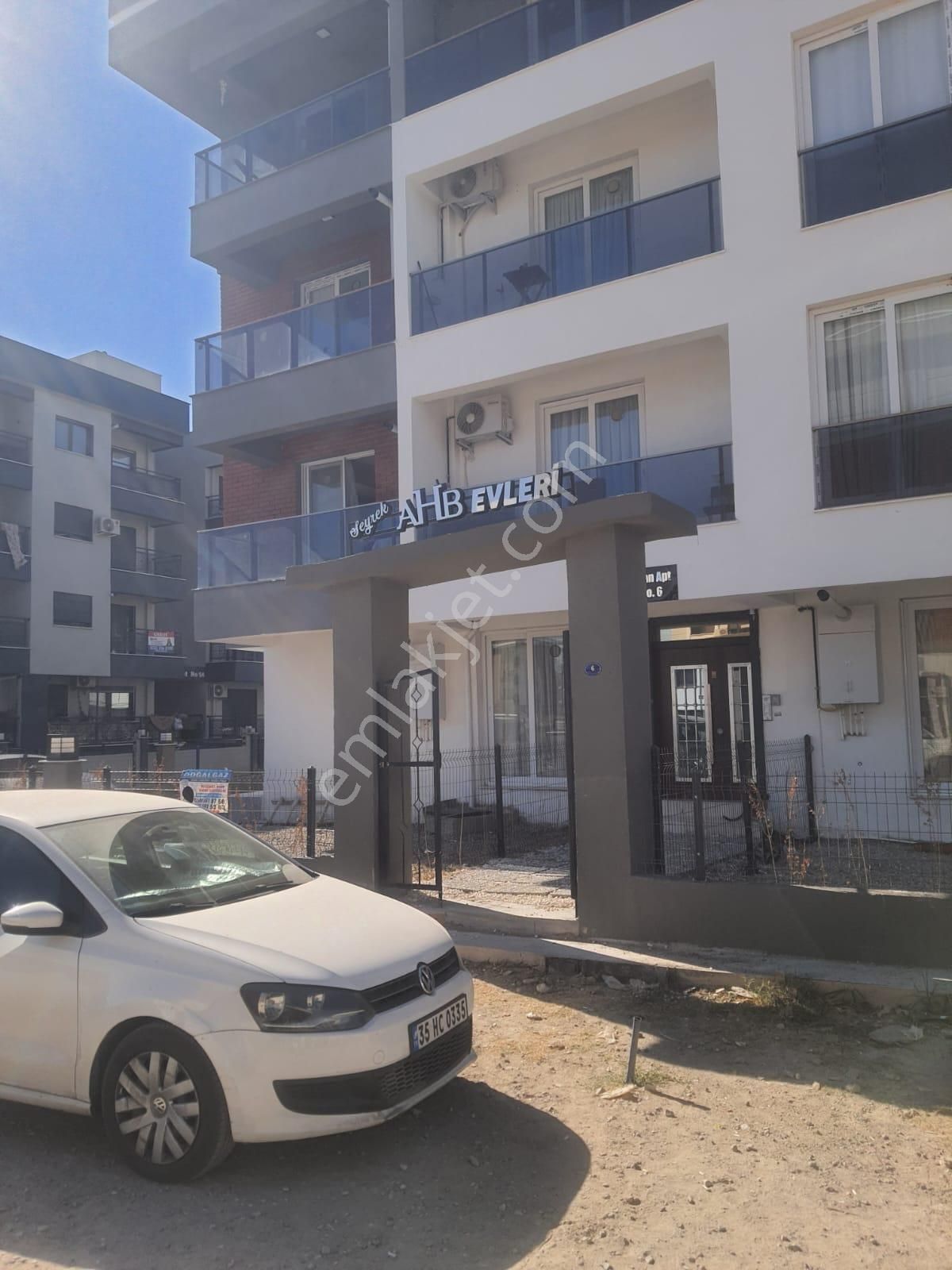 Menemen 85. Yıl Cumhuriyet Site İçerisinde Kiralık Daire  Aydan Kara Smyrna Team' den Seyrek' te 2+1 Kiralık Daire