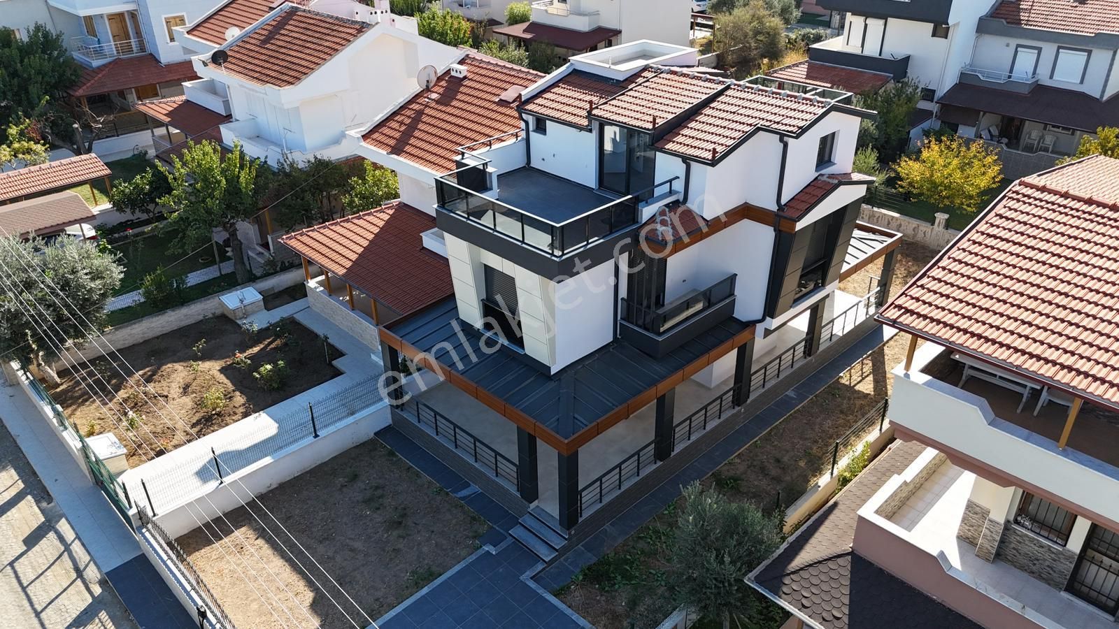 Dikili Salihler Satılık Villa  İzmir Dikili Salihler Gülkent Sitesinde Sıfır 4+1 Satılık Villa