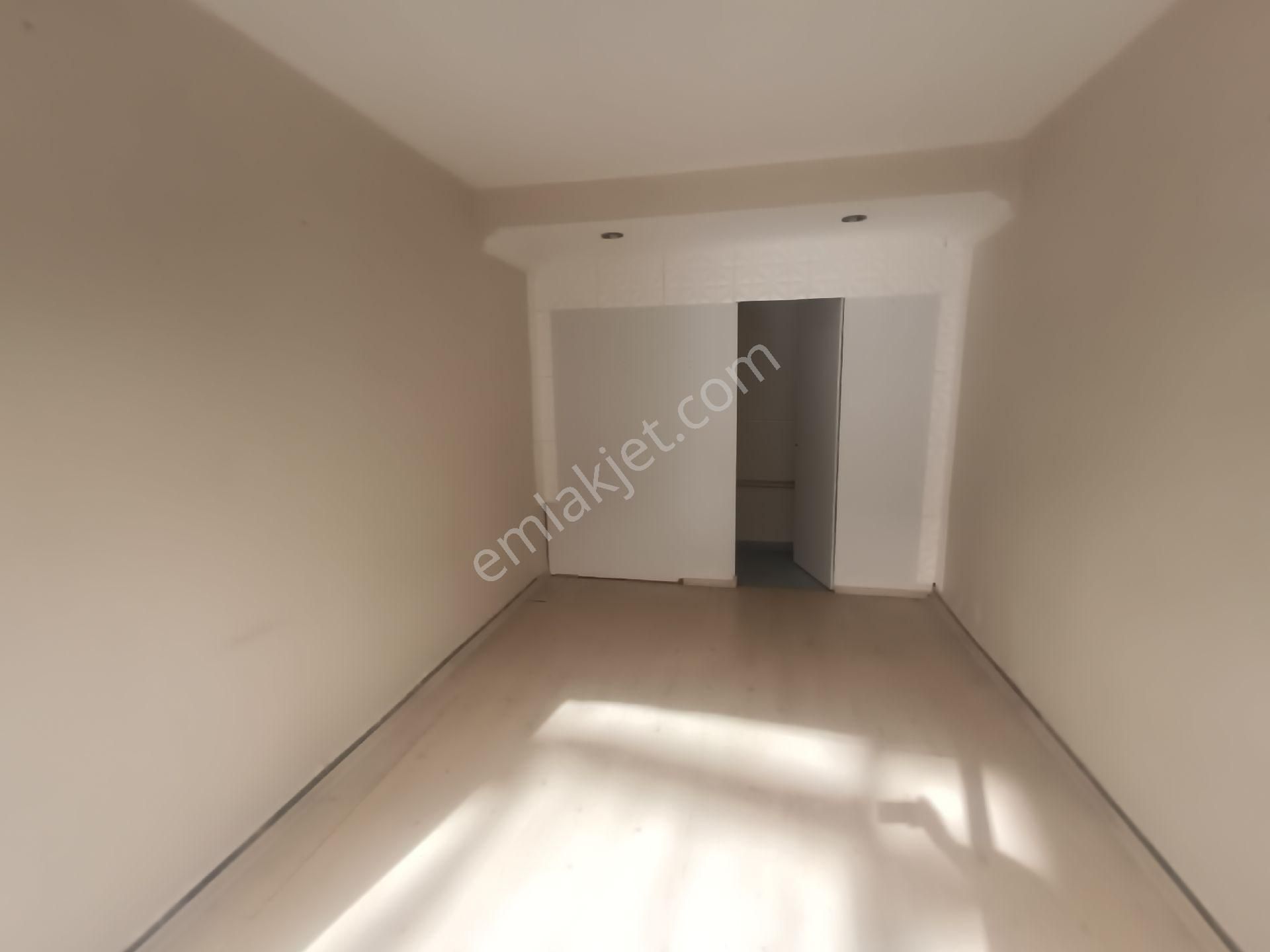 Pendik Çamçeşme Kiralık Dükkan & Mağaza Pendik Çamçeşmede Selâmet Caddesi Üzerinde Düz Giriş Dükkan