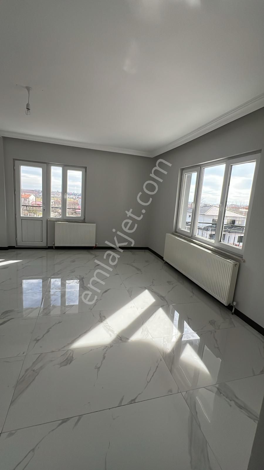 Uşak Merkez Fatih Kiralık Daire Uşak Merkezde Eşyasız 2+1 Daire