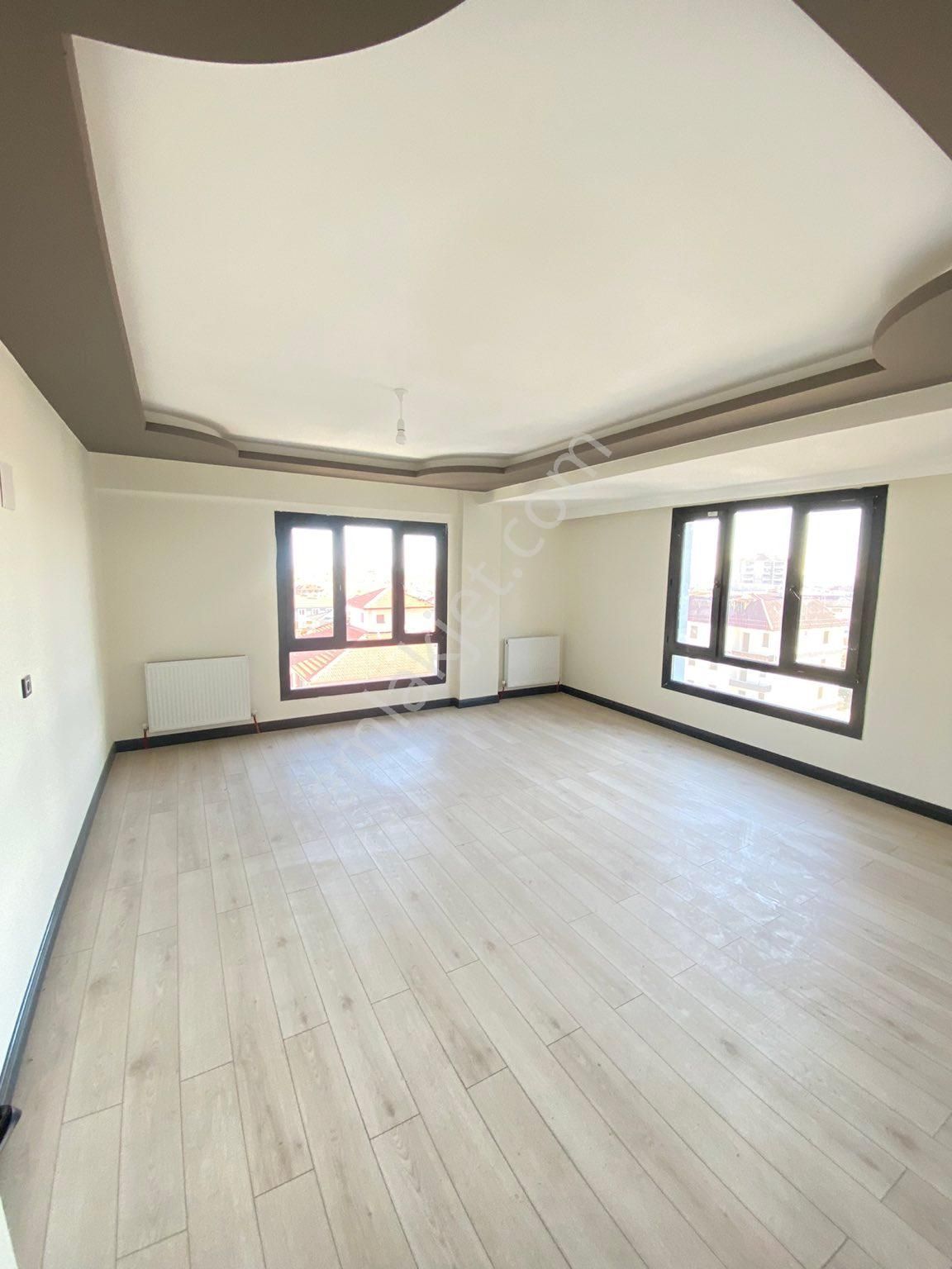 Uşak Merkez Atatürk Satılık Daire  UŞAK YAVUZ SULTAN SELİM CADDESİNDE 3+1 SATILIK DAİRE